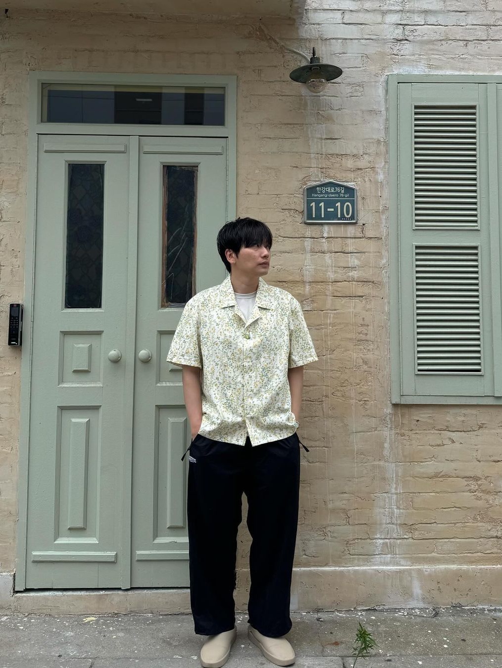 Hysteric Glamour x Vampirella City of Ghosts Open Collar Shirt Yellow, BAPE Comic Art Open Collar S/S Shirt Grey 착용 스타일 - 3