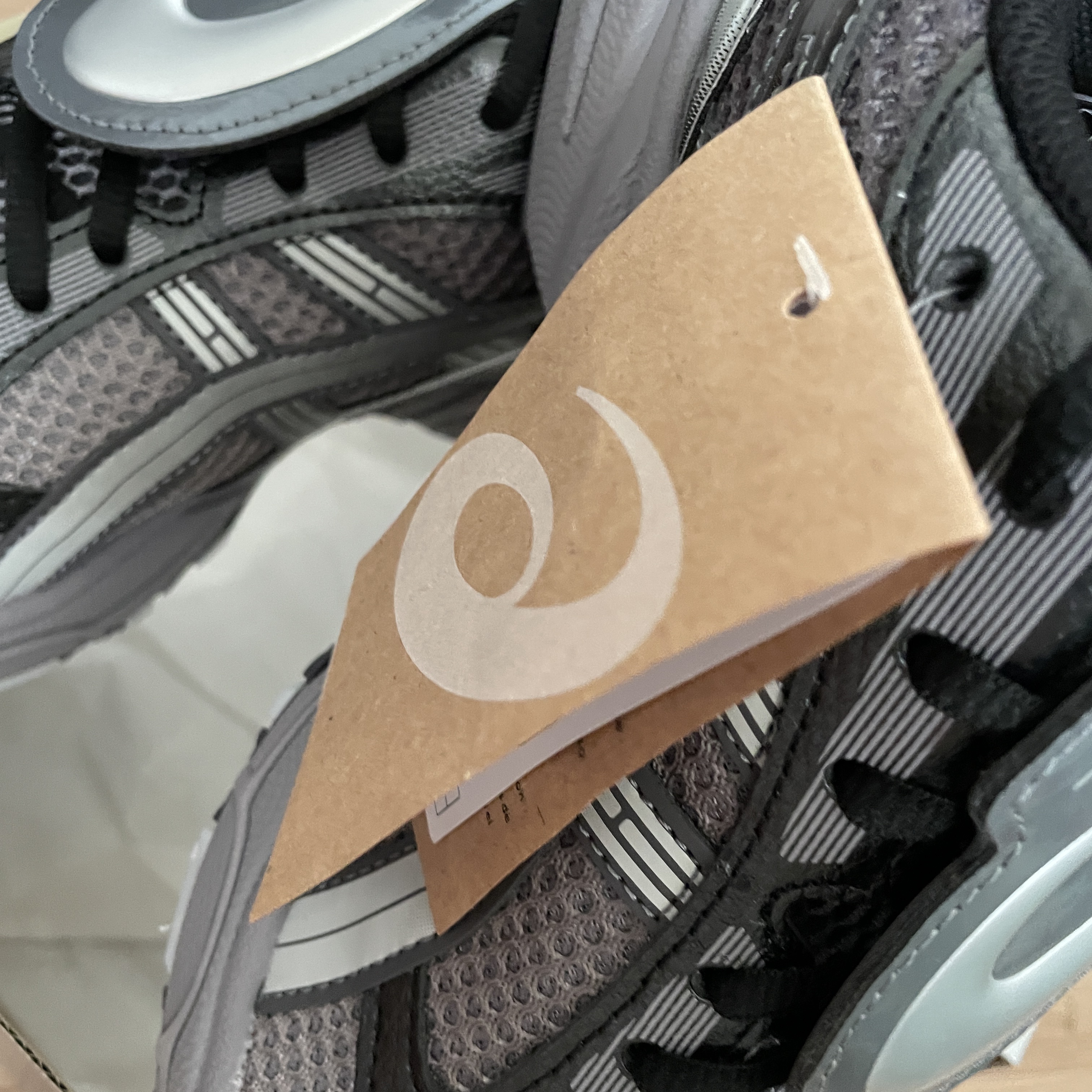 Asics x The Museum Visitor Gel-Kayano 14 Clay Grey Glacier Grey 착용 스타일 - 1