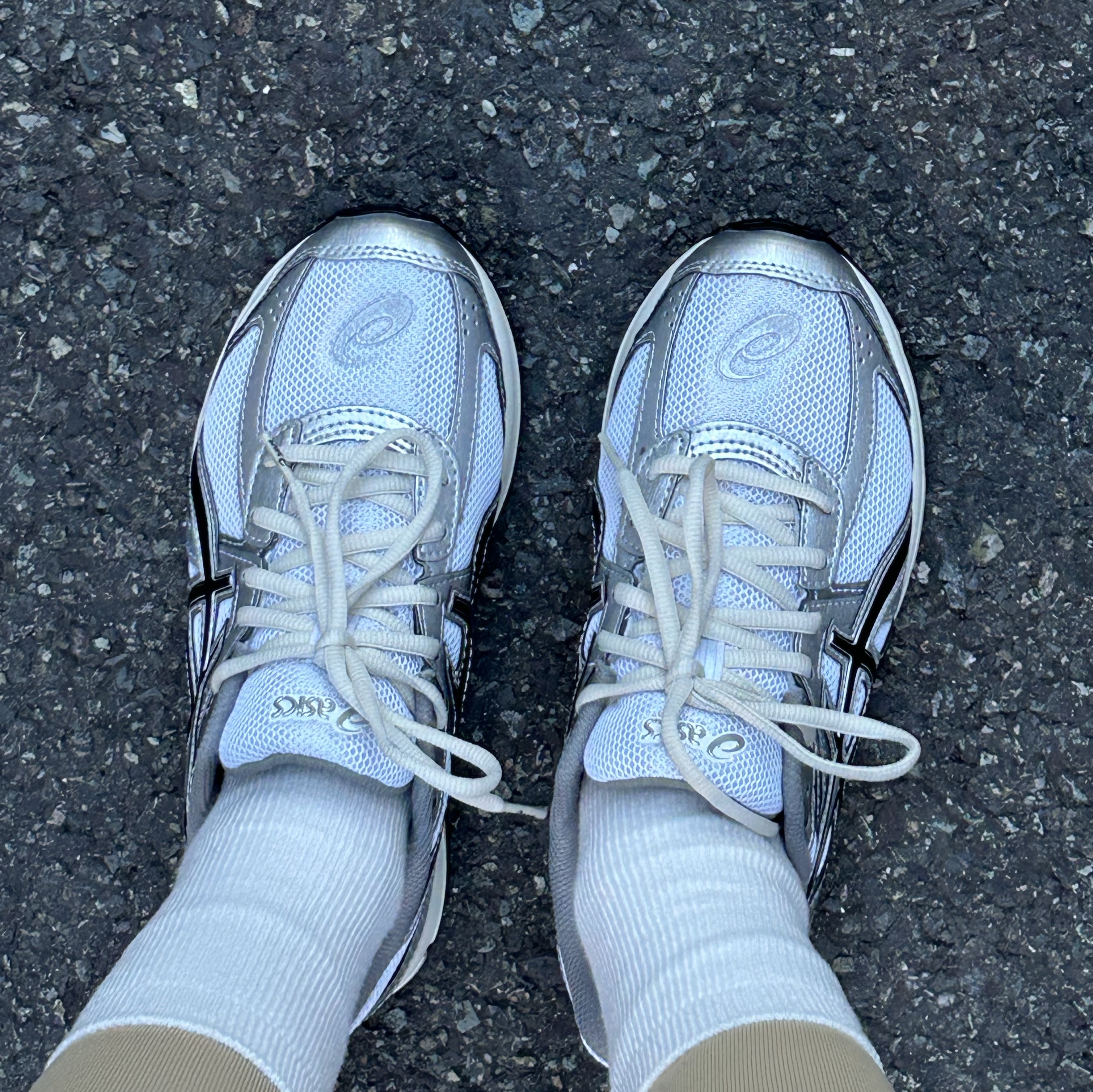 Asics Jog 100 S White Black - 2E Wide 착용 스타일
