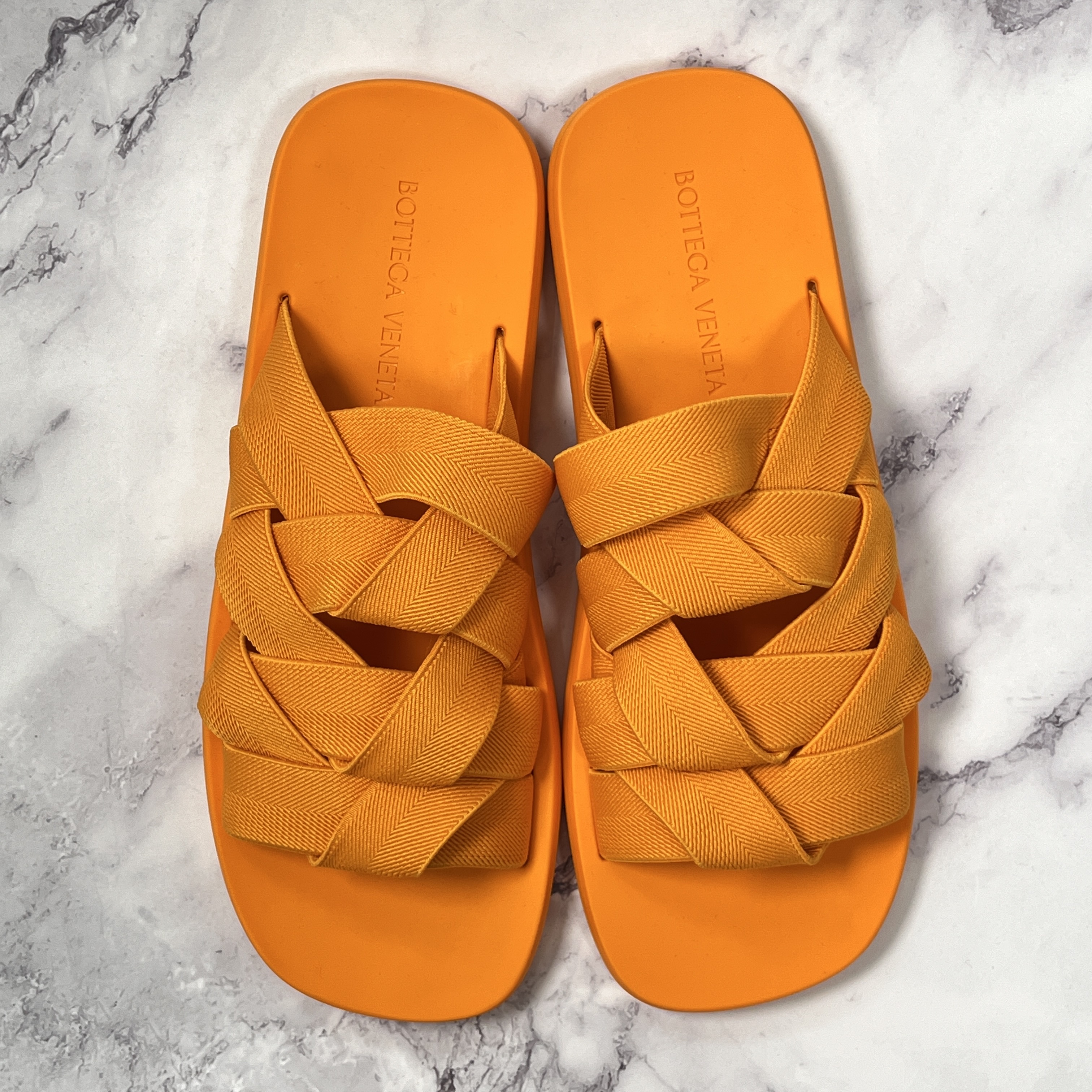 Bottega Veneta Plat Mule Tangerine 착용 스타일 - 1