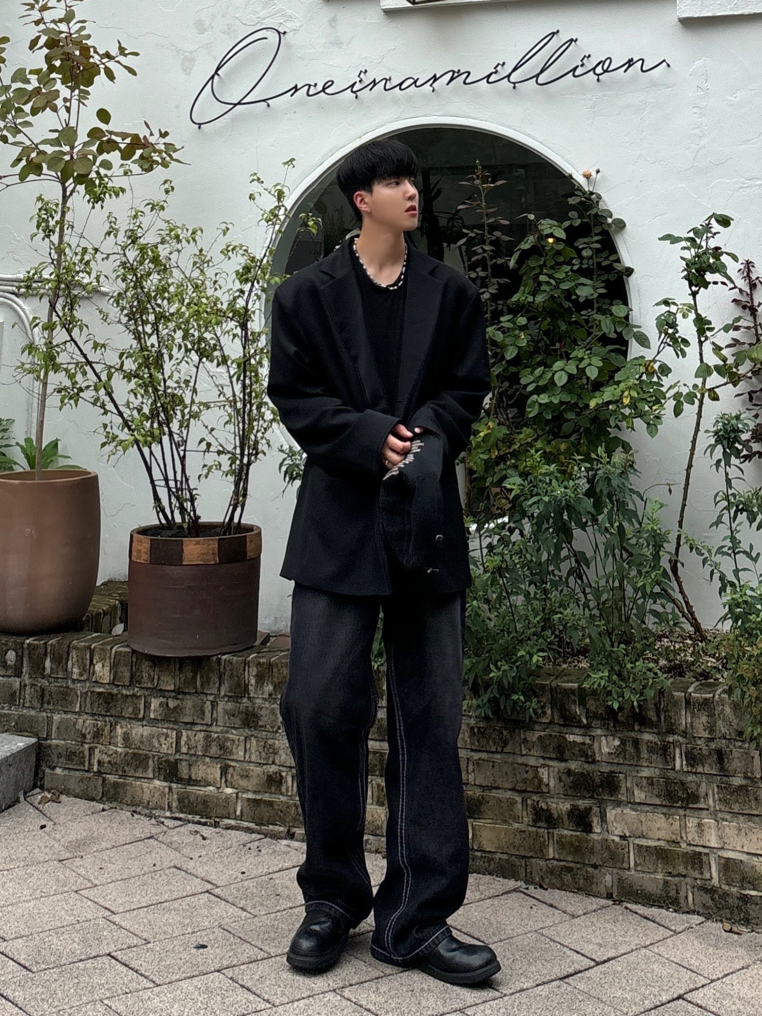 Dr. Martens 2976 Mono Smooth Leather Chelsea Boots Black 착용 스타일 - 2