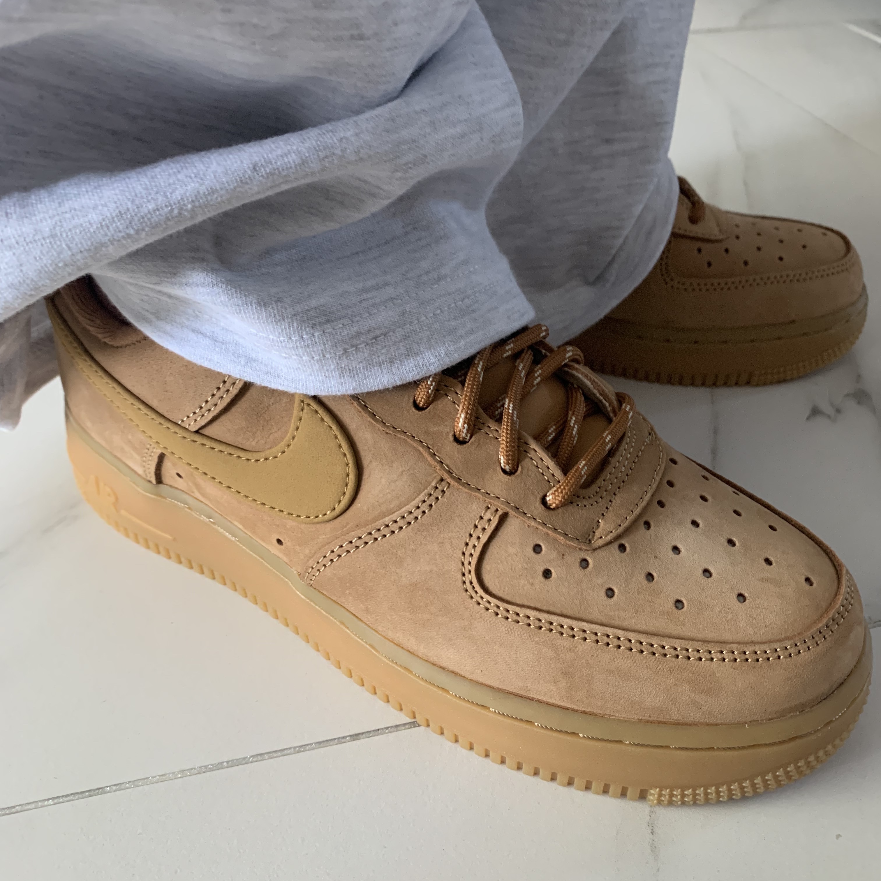 Nike Air Force 1 '07 WB Flax 착용 스타일 - 3