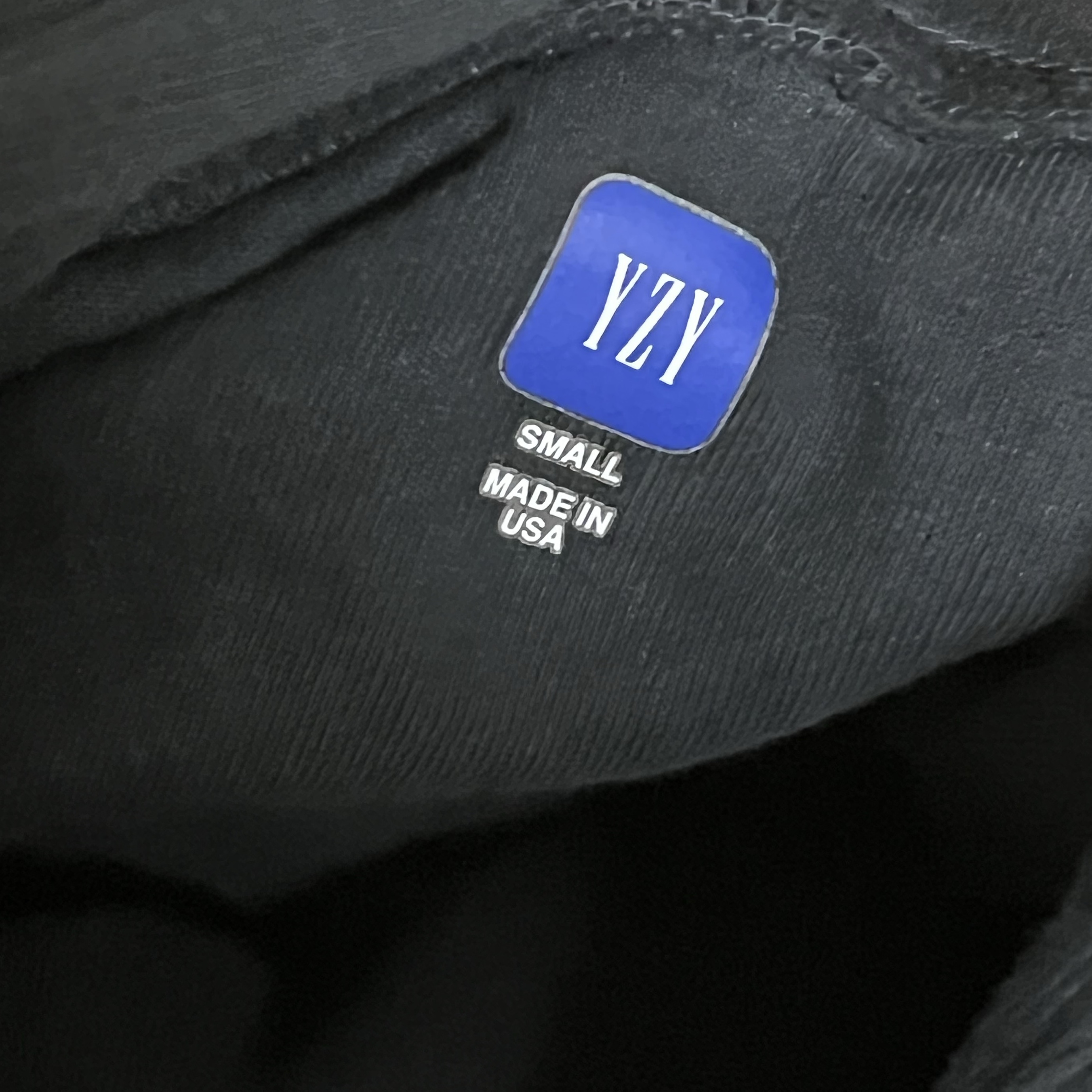 Yeezy Gap Engineered By Balenciaga Dove Hoodie Washed Black 착용 스타일 - 3