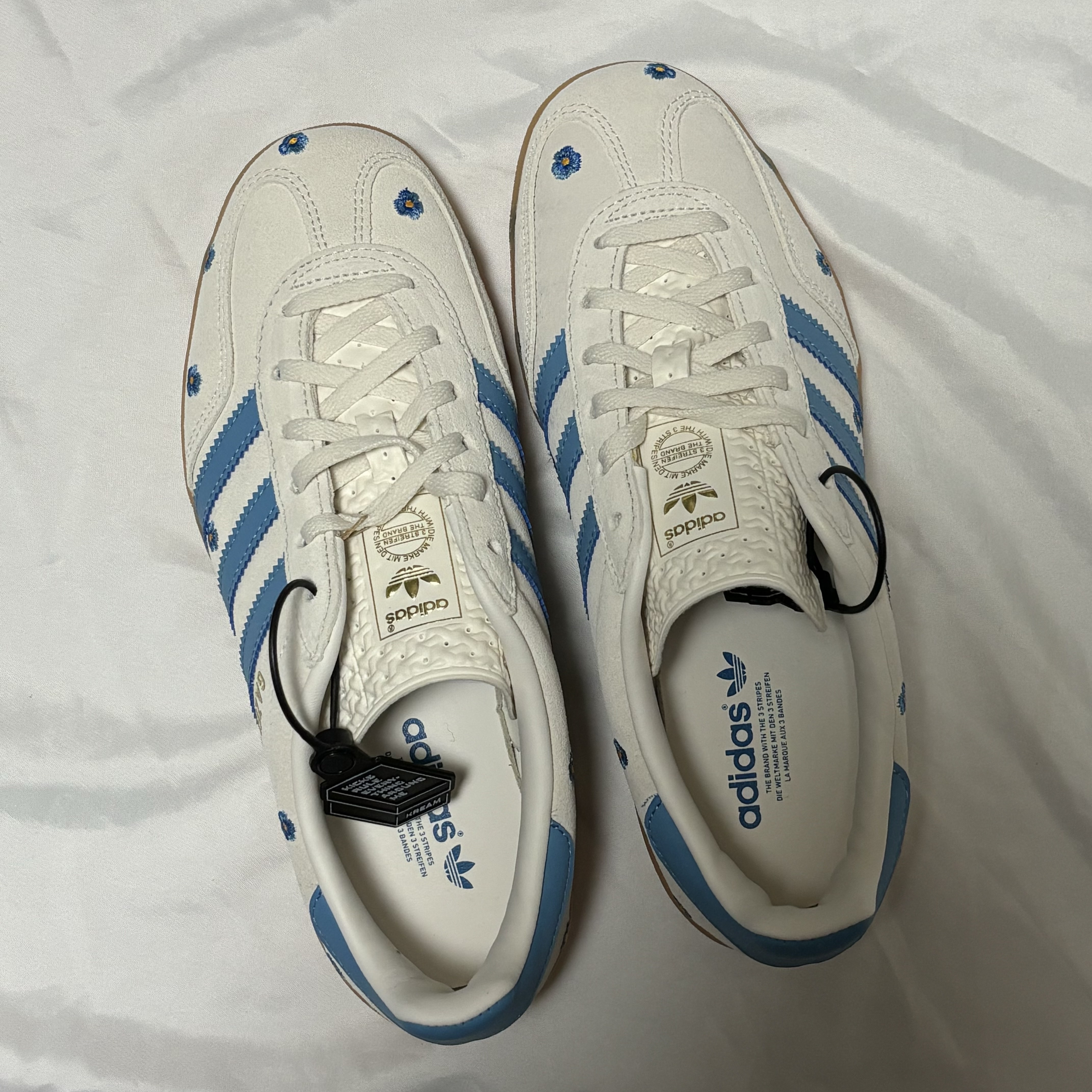 (W) Adidas Gazelle Indoor Cloud White Light Blue Gum 착용 스타일 - 1