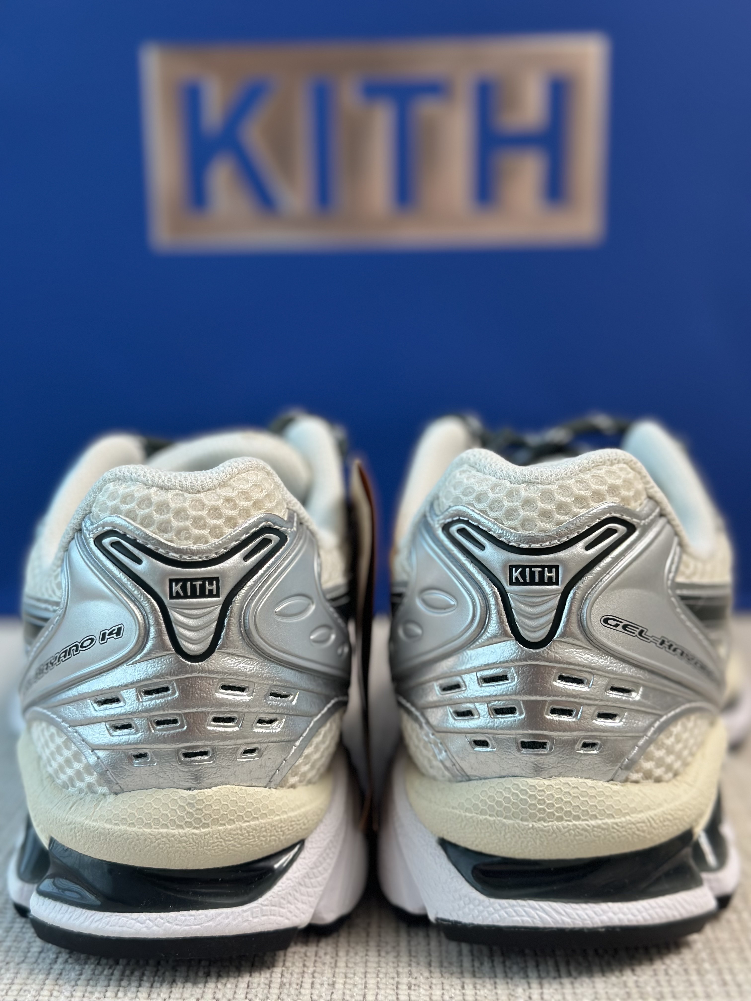 Asics x Kith Gel-Kayano 14 Cream Scarab 착용 스타일 - 2