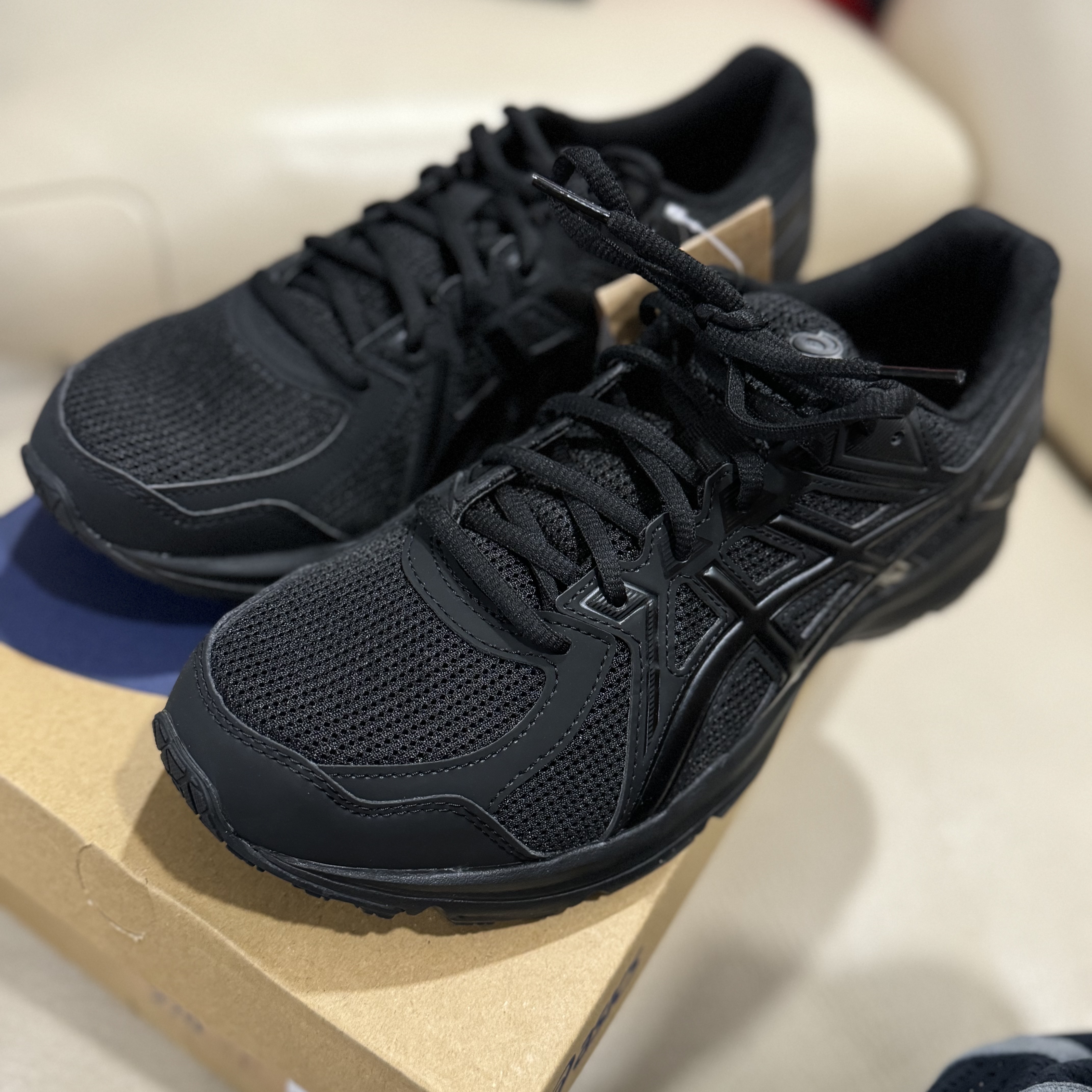 Asics Jog 100 2 Black 착용 스타일 - 2