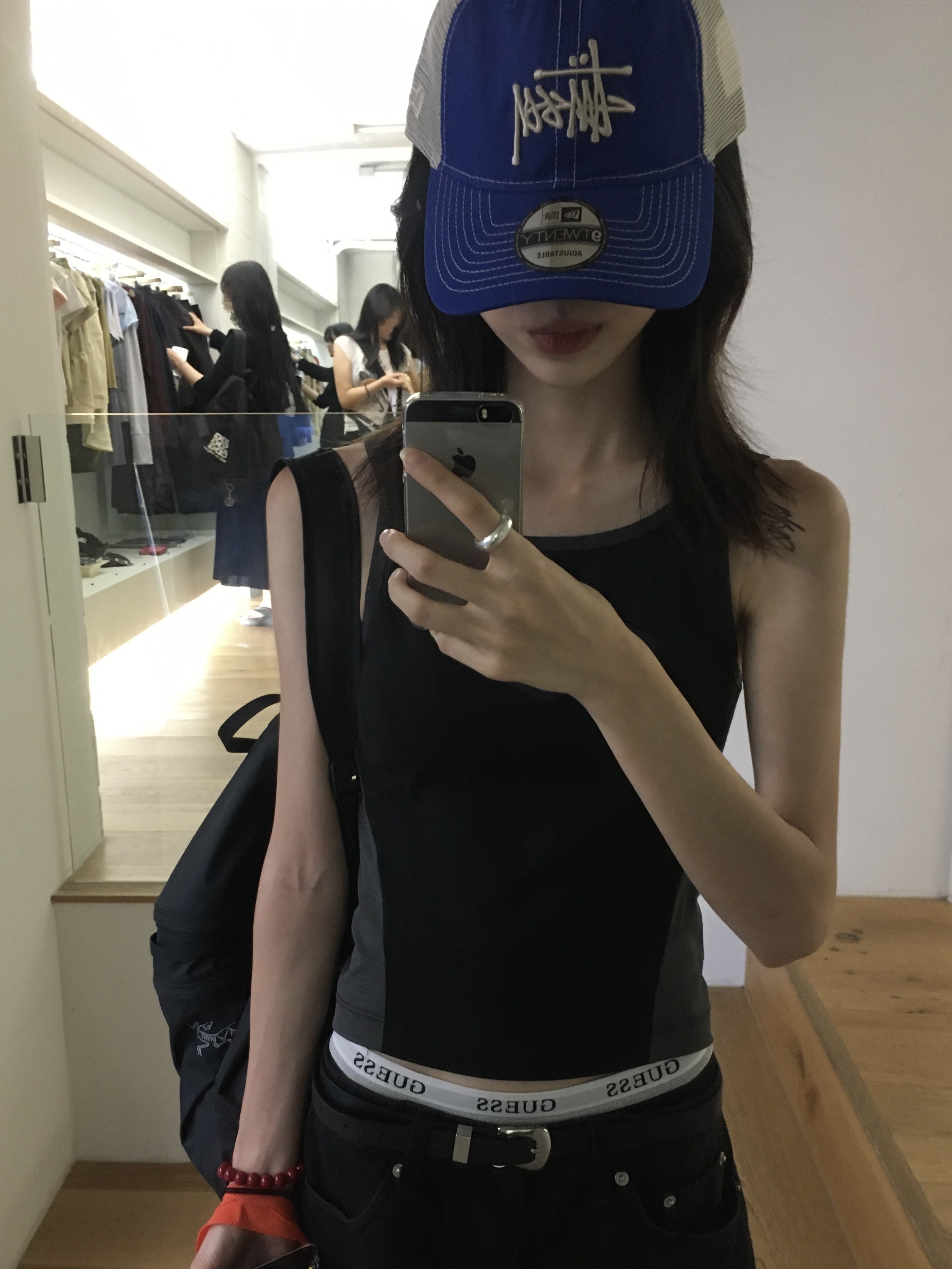 Stussy New Era 9twenty Basic Trucker Bright Royal 착용 스타일 - 1