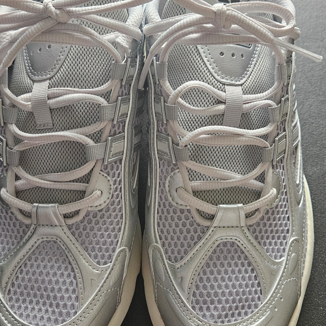 Adidas Ozmillen Core Black Grey Two 착용 스타일 - 3
