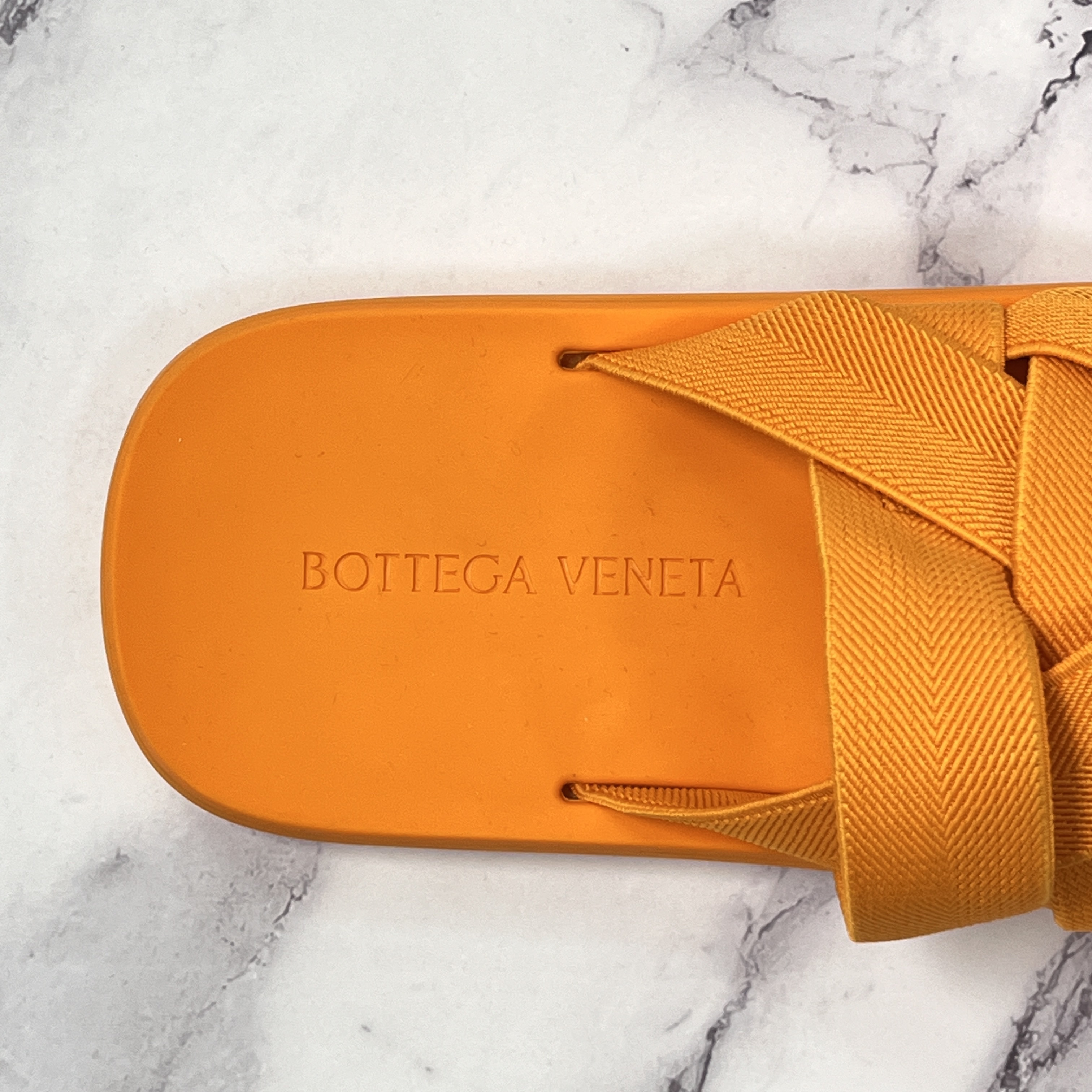 Bottega Veneta Plat Mule Tangerine 착용 스타일 - 3