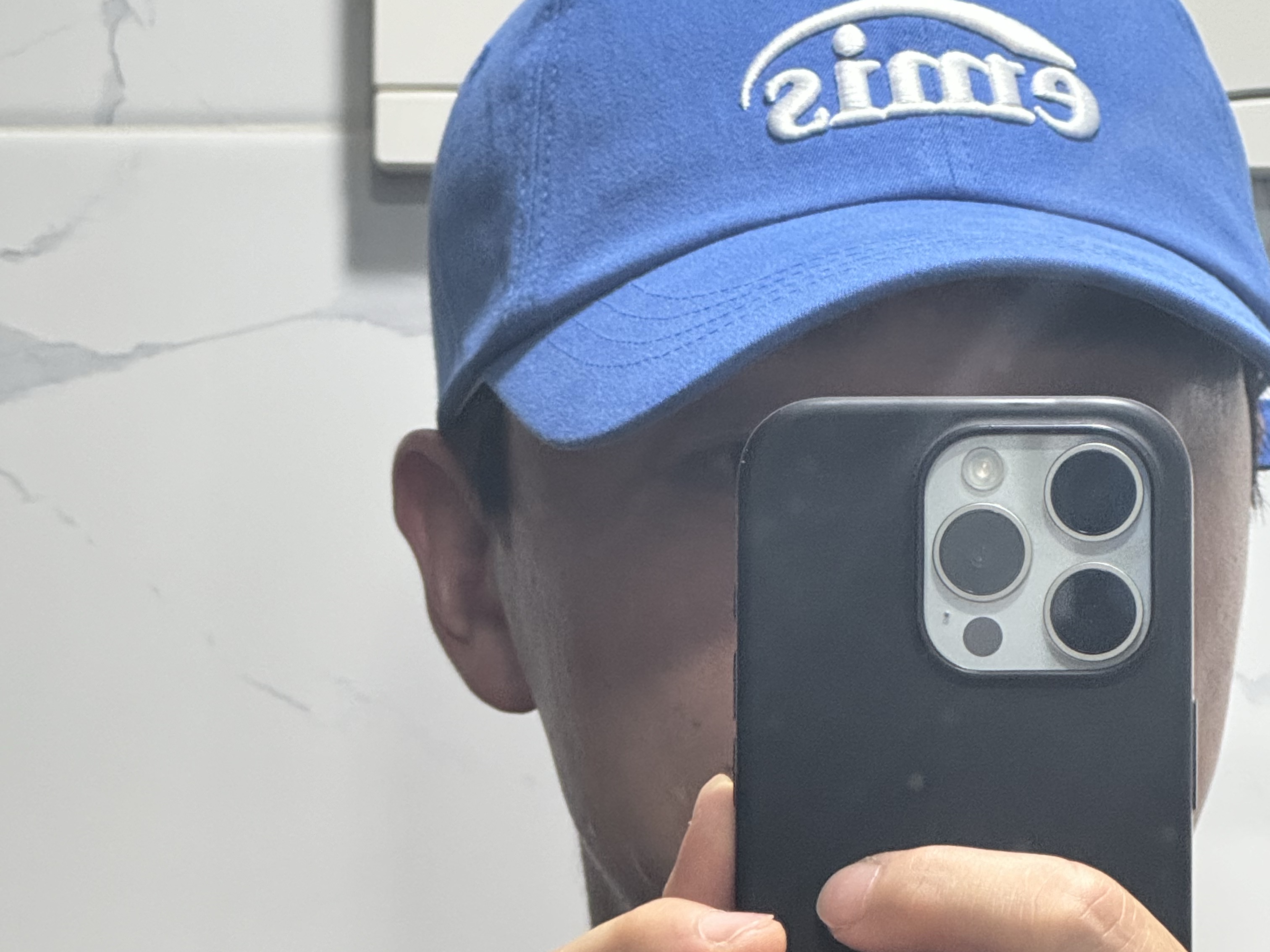 Emis New Logo Ball Cap Blue 착용 스타일