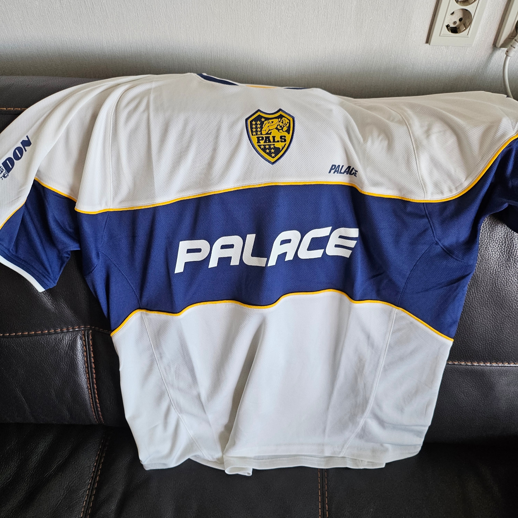 Palace Palamat Jersey White Navy - 24FW 착용 스타일