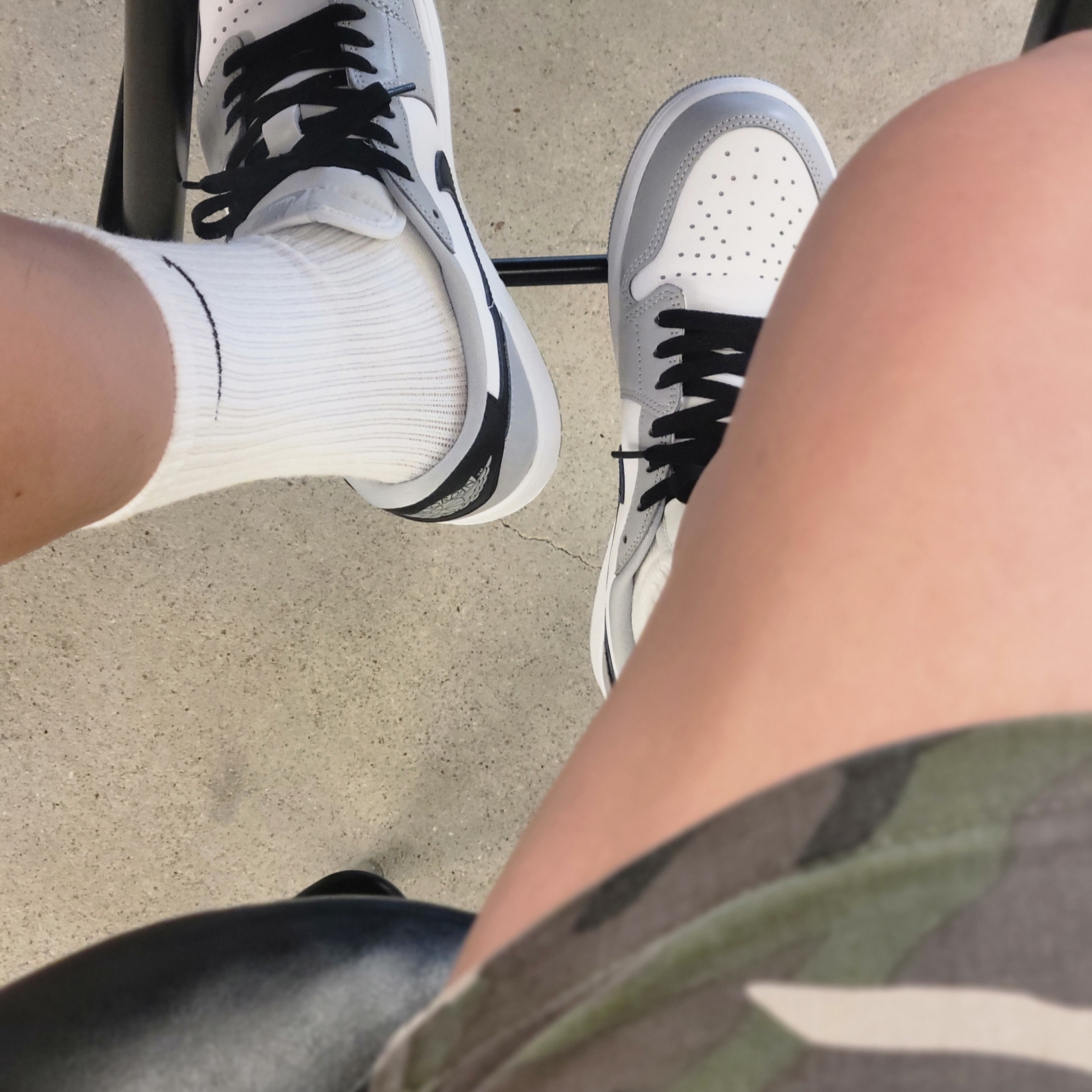 Jordan 1 Retro Low OG Wolf Grey and White 착용 스타일