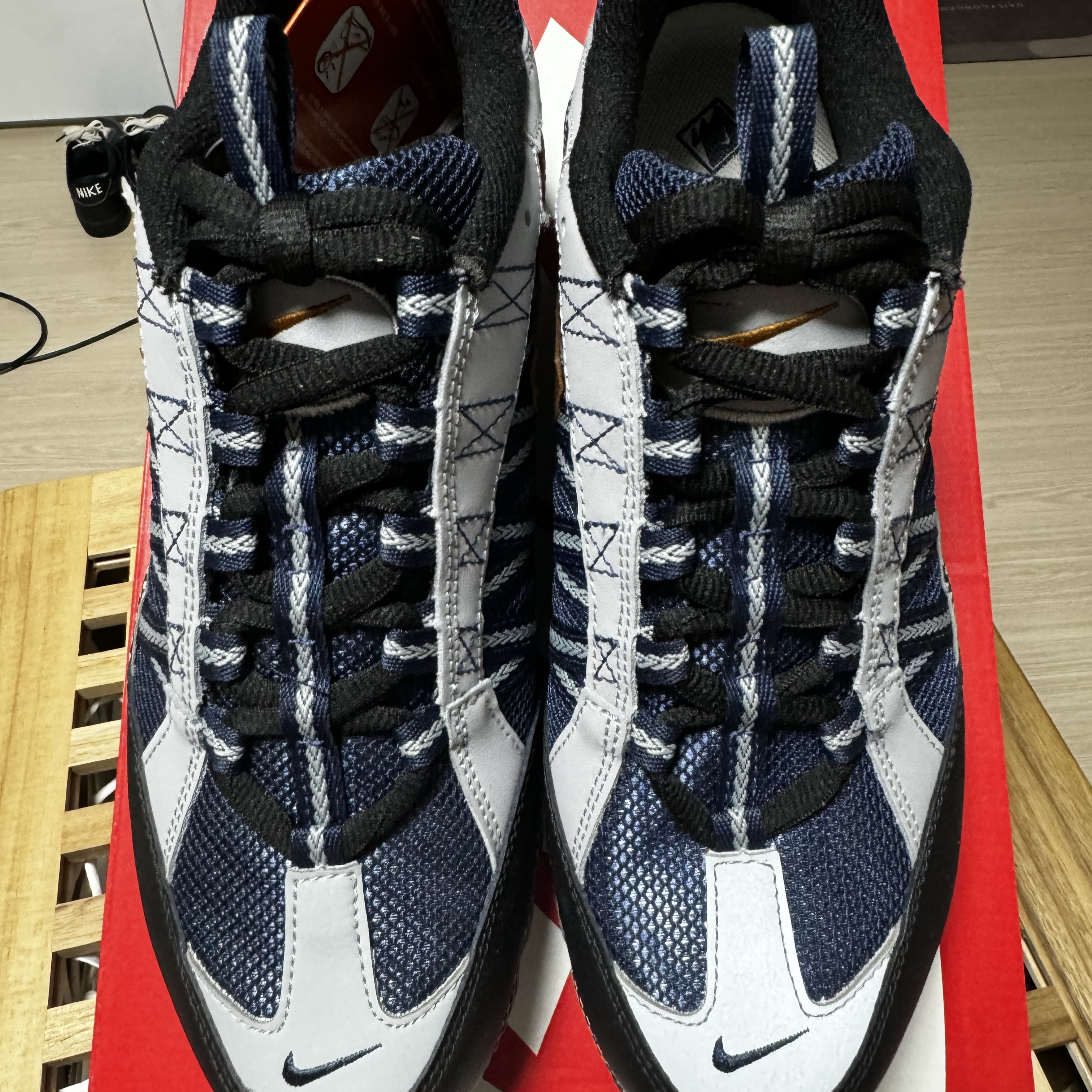 Nike Air Humara Midnight Navy and Obsidian 착용 스타일 - 2