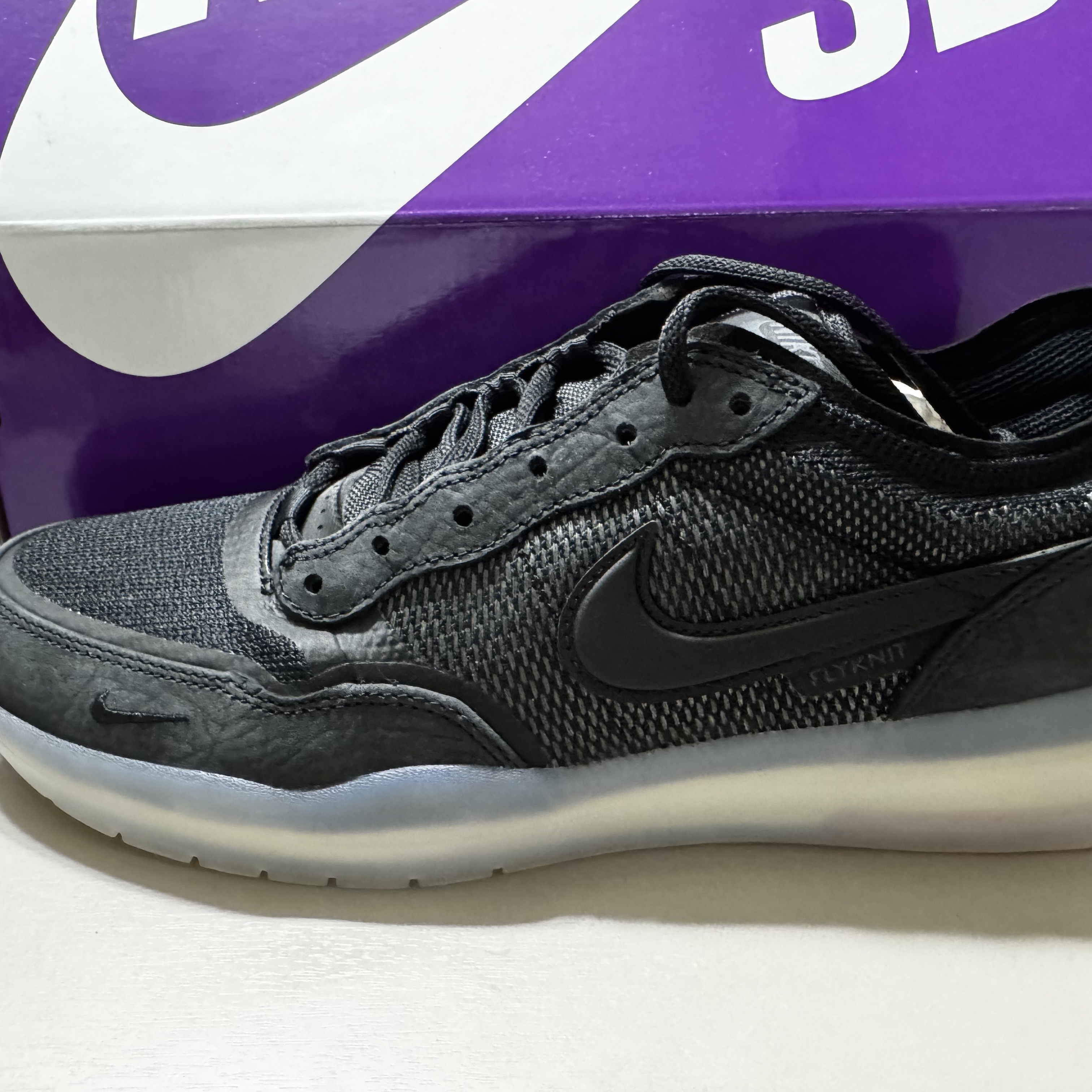 Nike SB PS8 Black and Sail 착용 스타일 - 1