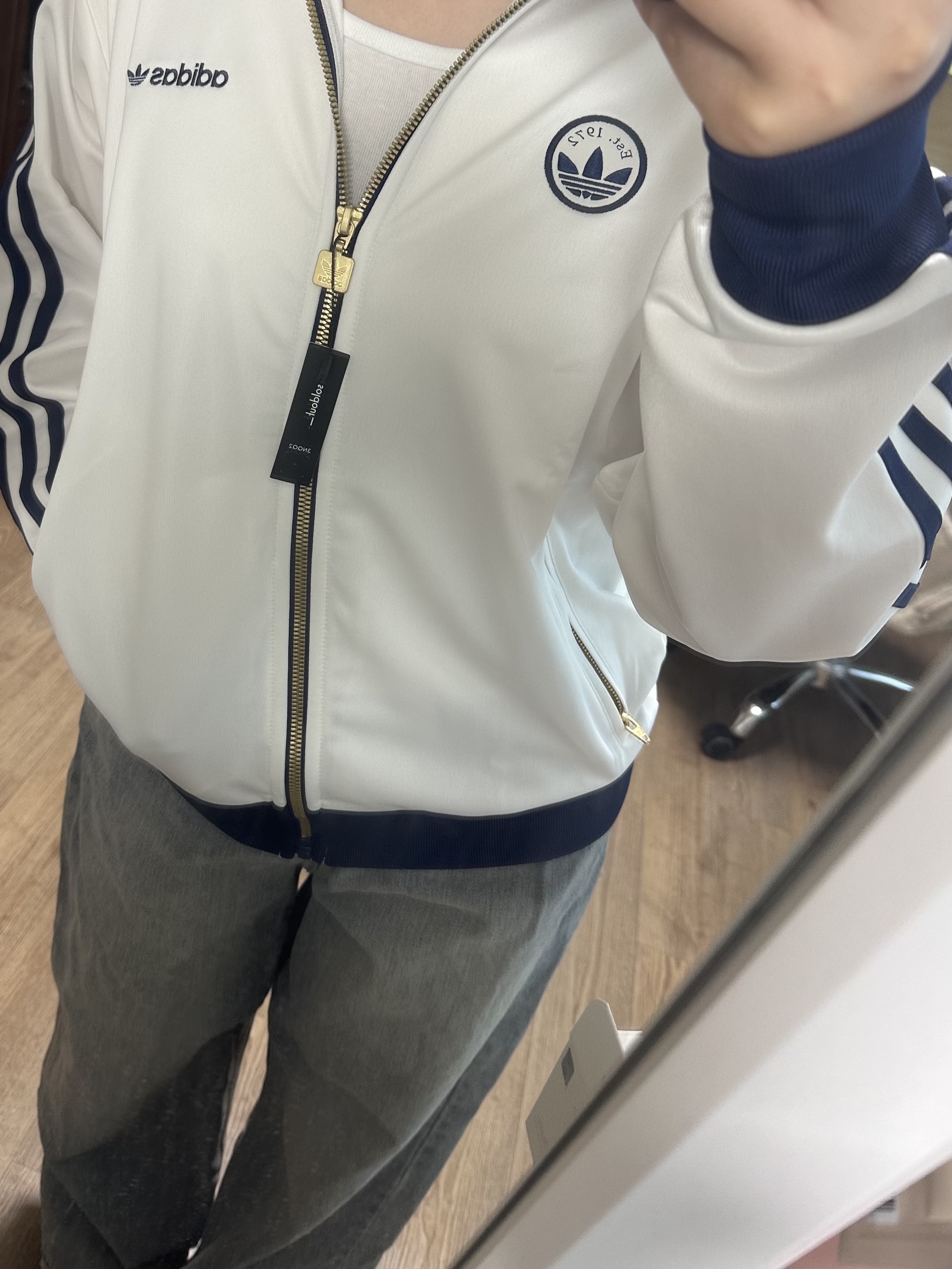 (W) Adidas Firebird Badge Track Top Cloud White - KR Sizing 착용 스타일