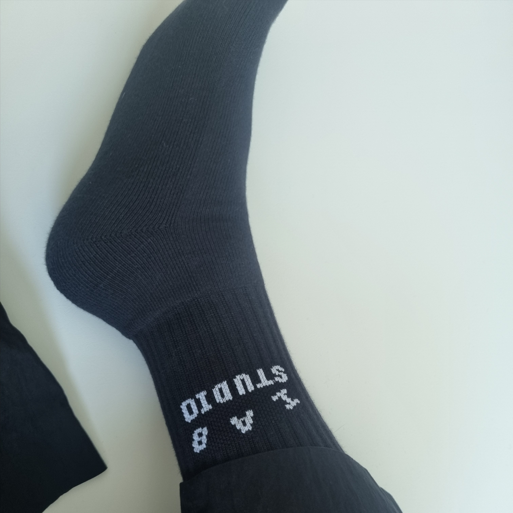 IAB Studio Socks White Black (5 Pack) 착용 스타일