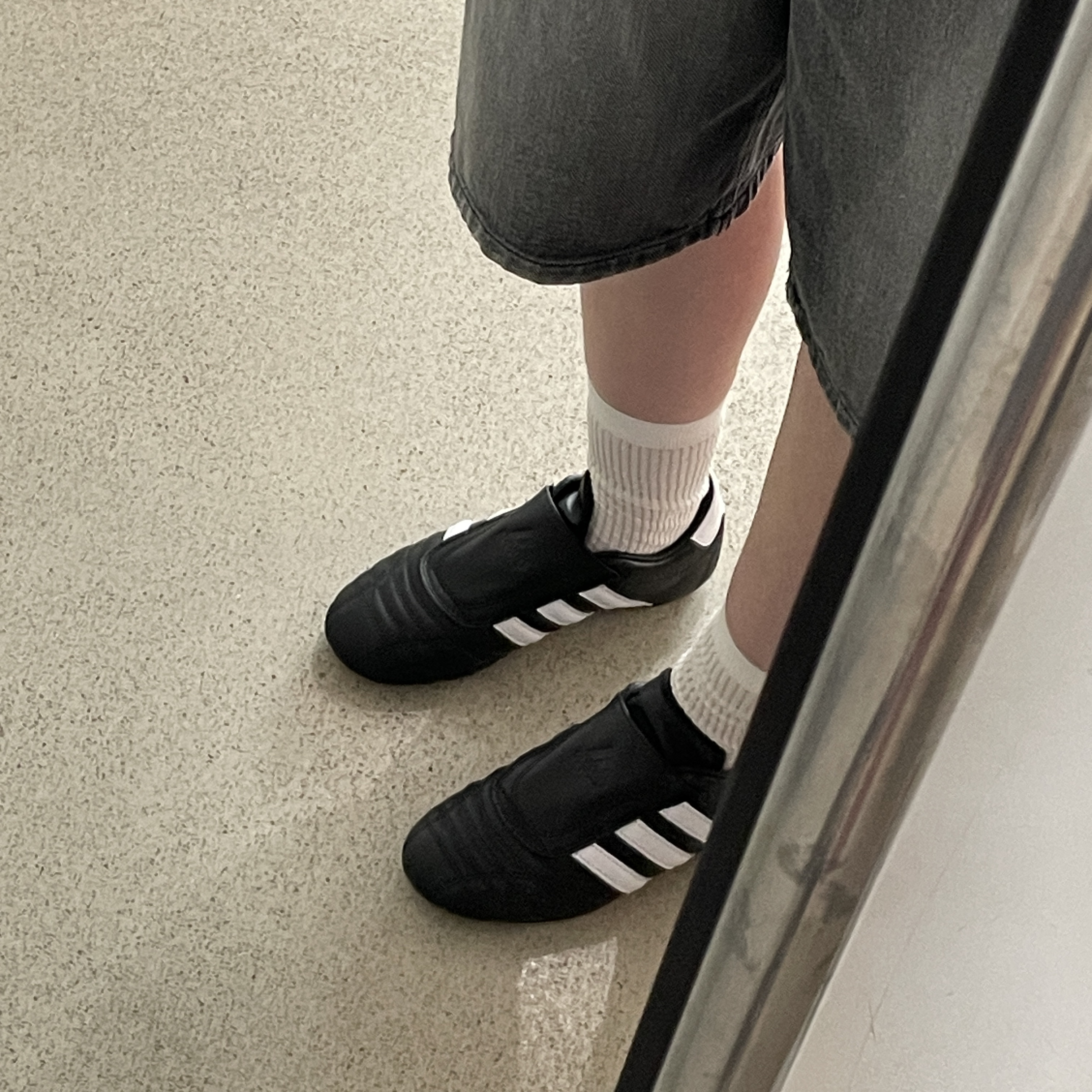 (W) Adidas Taekwondo Core Black Cloud White 착용 스타일 - 2