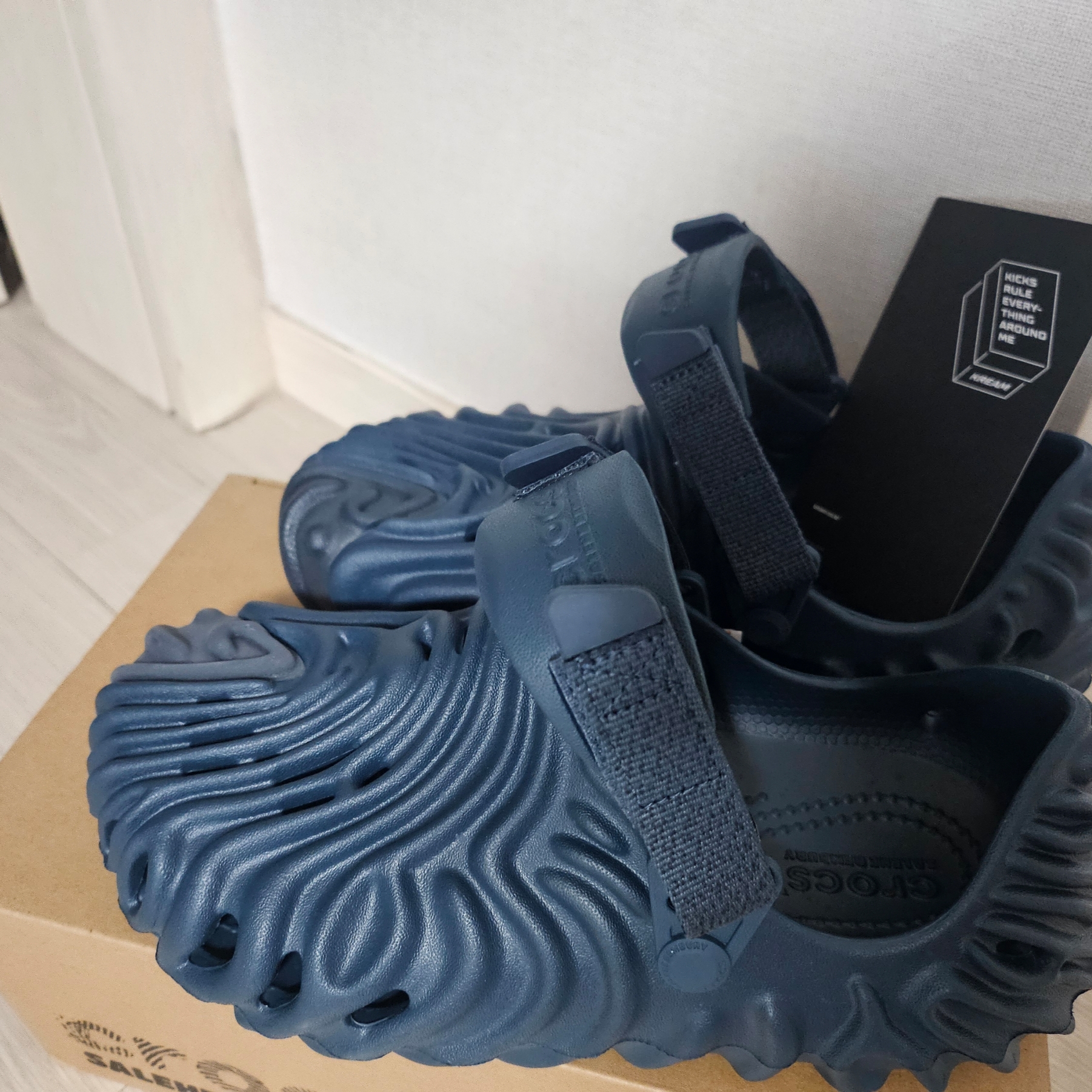 Crocs x Salehe Bembury Pollex Clog Como 착용 스타일 - 2