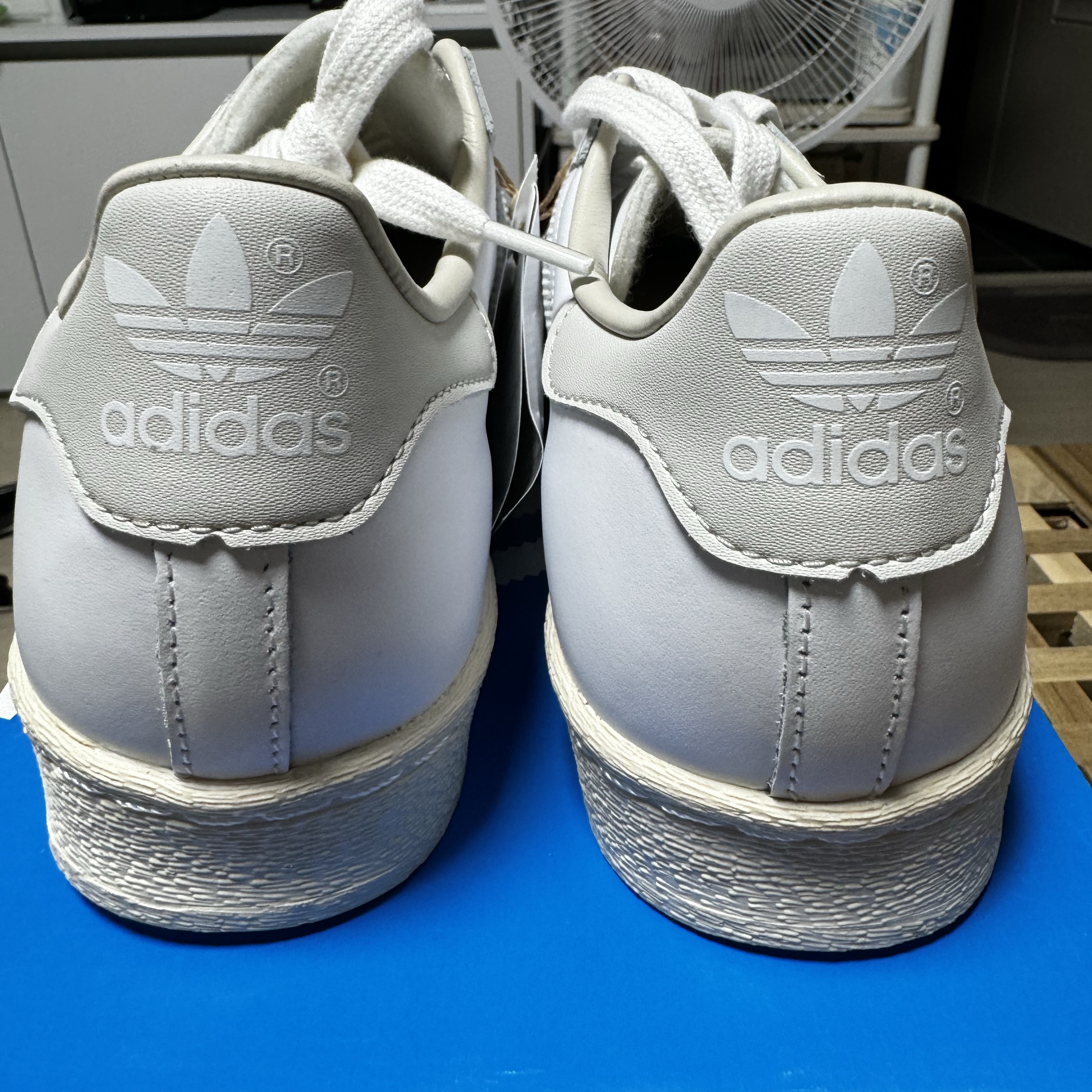 Adidas Superstar 82 White Orbit Grey 착용 스타일 - 5
