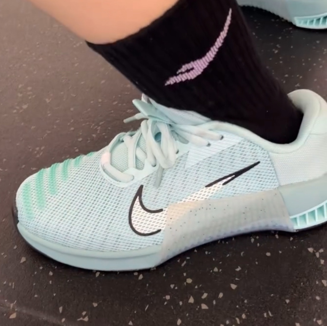 (W) Nike Metcon 9 Jade Ice Black 착용 스타일 - 2