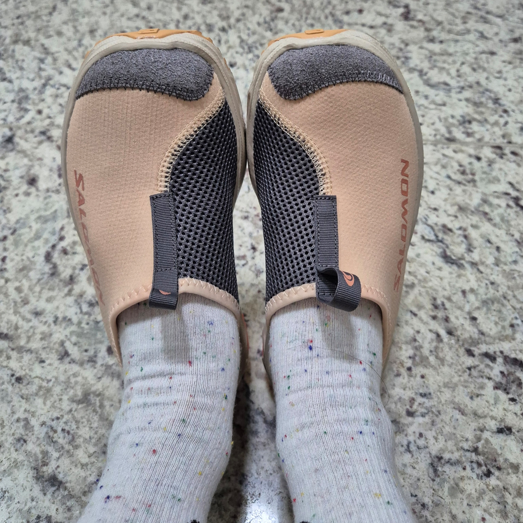 Salomon RX Slide 3.0 Suede Hazelnut Cement 착용 스타일
