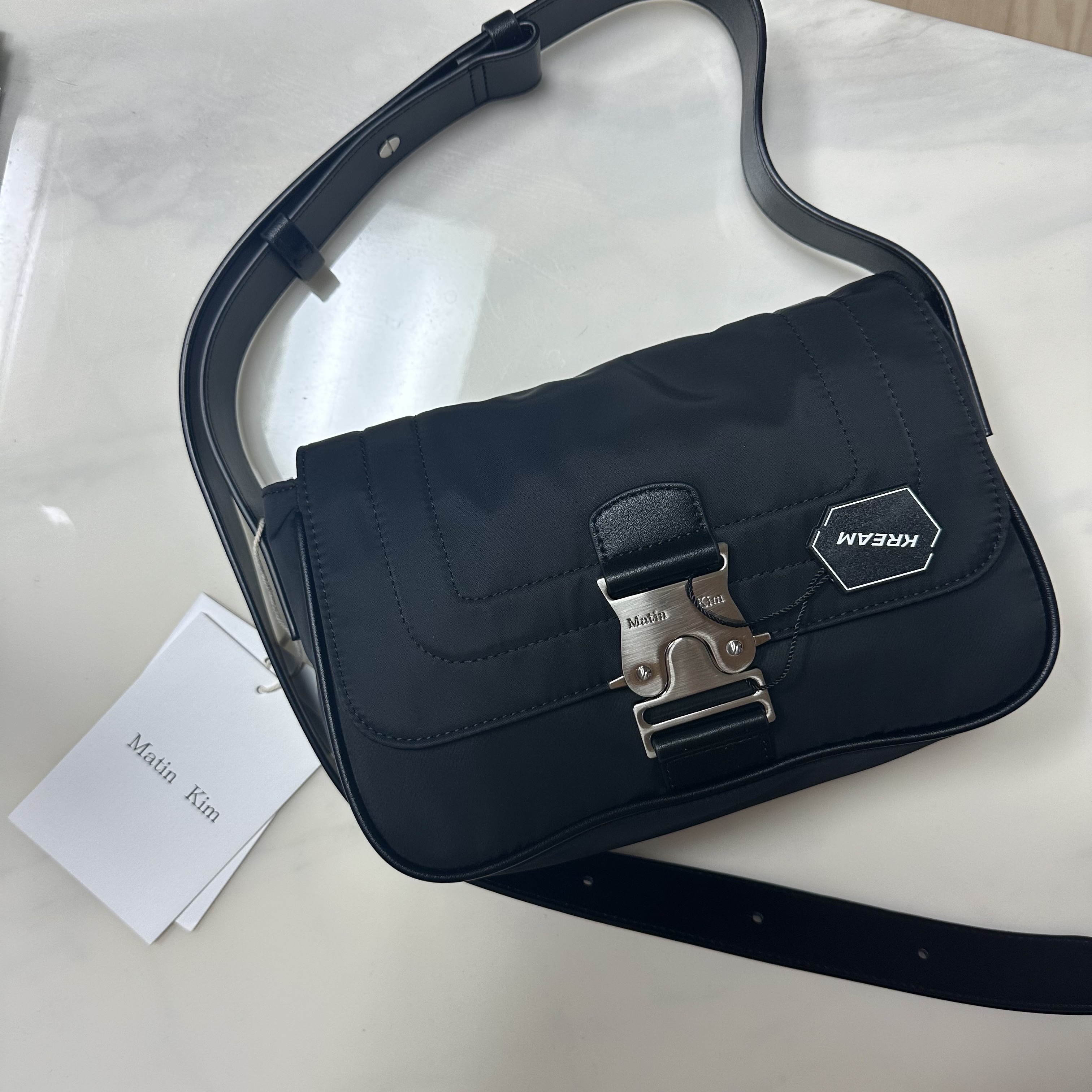 Matin Kim Mini Buckle Bag Black 착용 스타일
