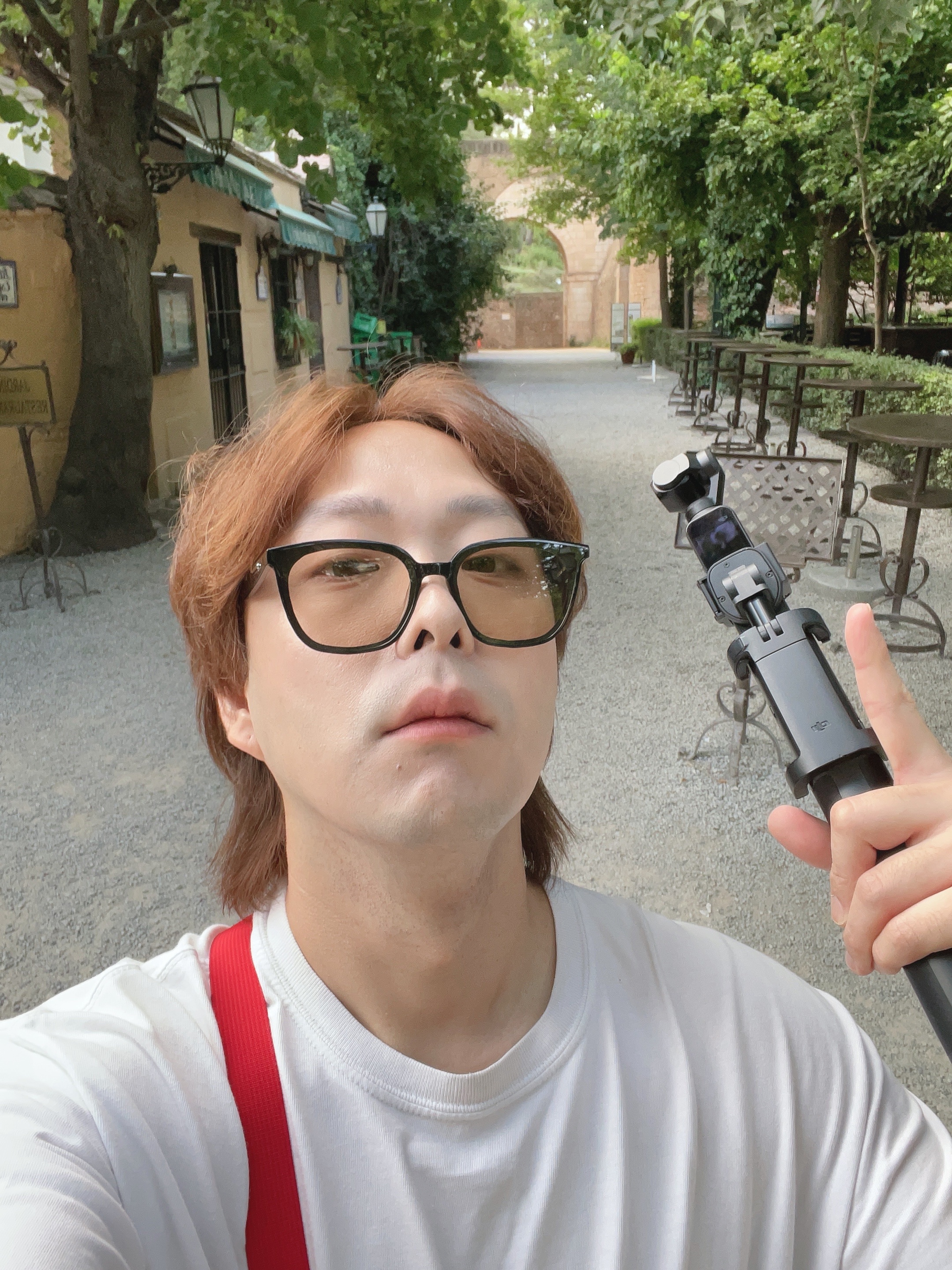 Supreme Sling Bag Dark Red - 20FW, Stussy Ocean Dream T-Shirt White 착용 스타일 - 4