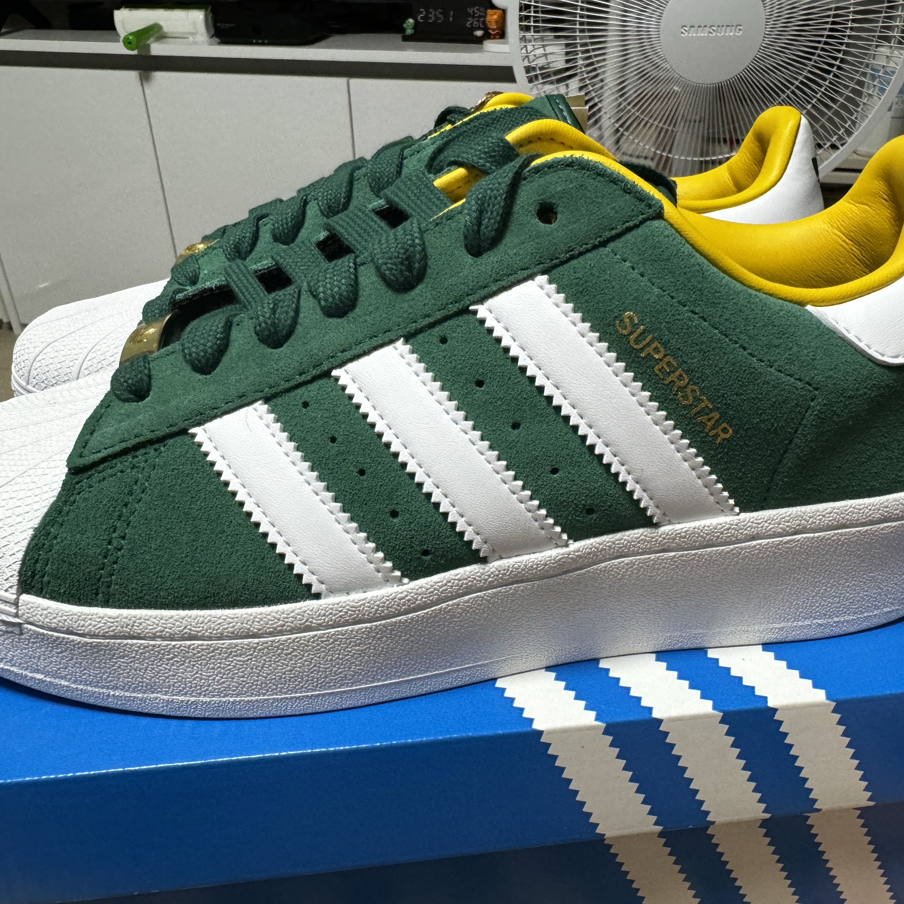 Adidas Superstar XLG Collegiate Green Cloud White 착용 스타일 - 1