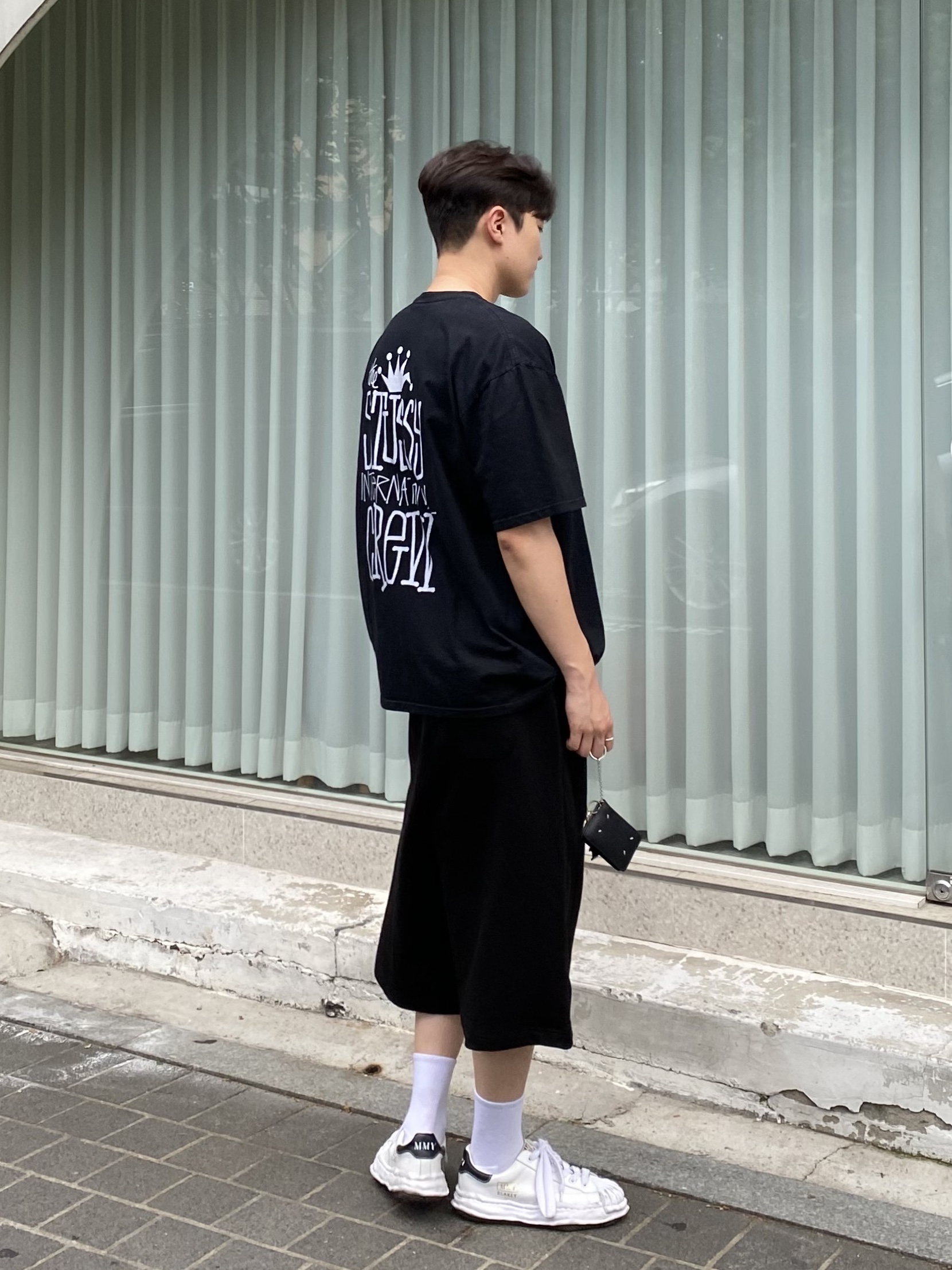 Stussy Crown International Pigment Dyed T-Shirt Black, Maison Mihara Yasuhiro Blakey OG Sole Canvas Low-top Sneakers White 착용 스타일 - 2