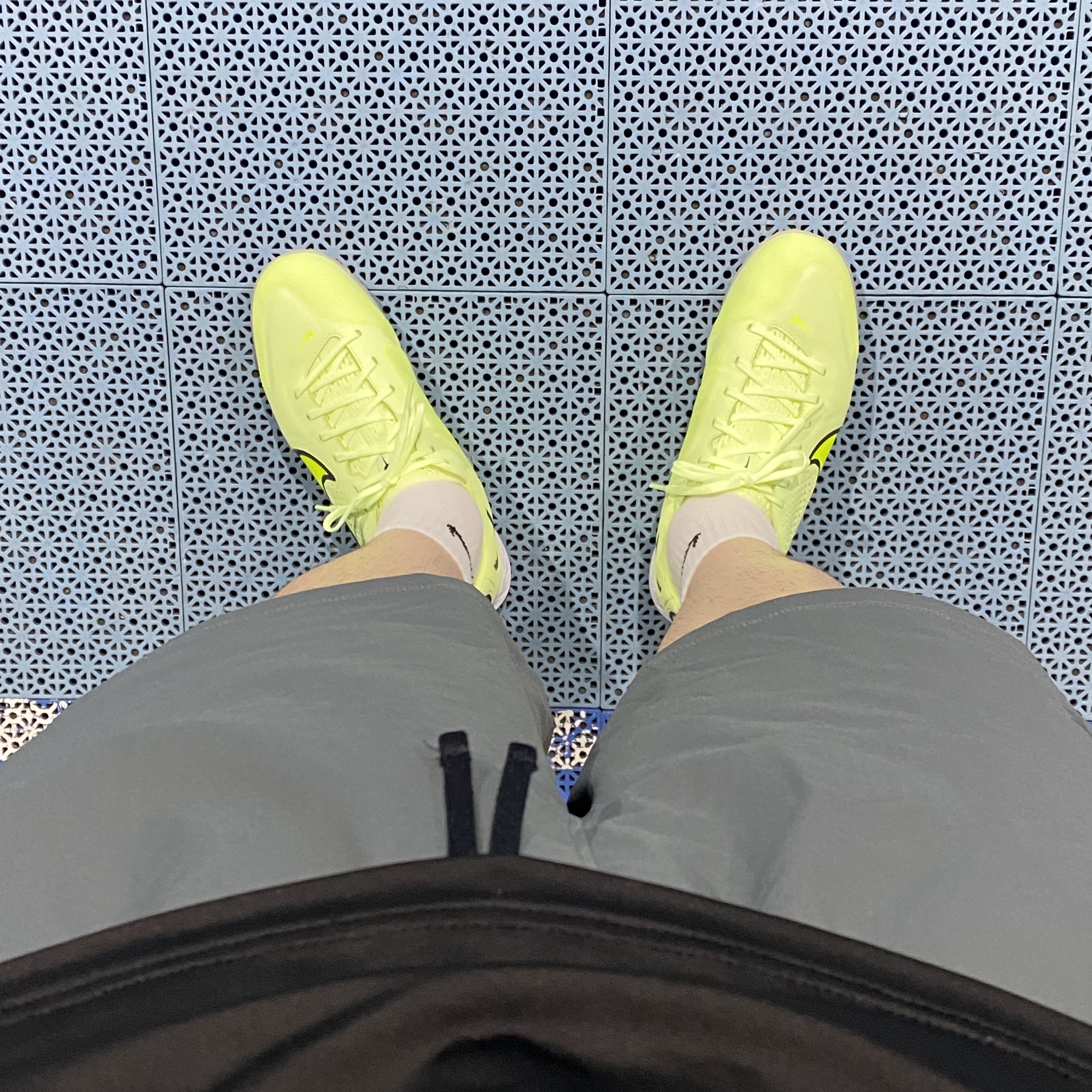 Nike React Tiempo Legend 9 Pro TF Barely Volt, Nike Everyday Lightweight Training Crew Socks White (3 Pack/Korean Ver.) 착용 스타일 - 3