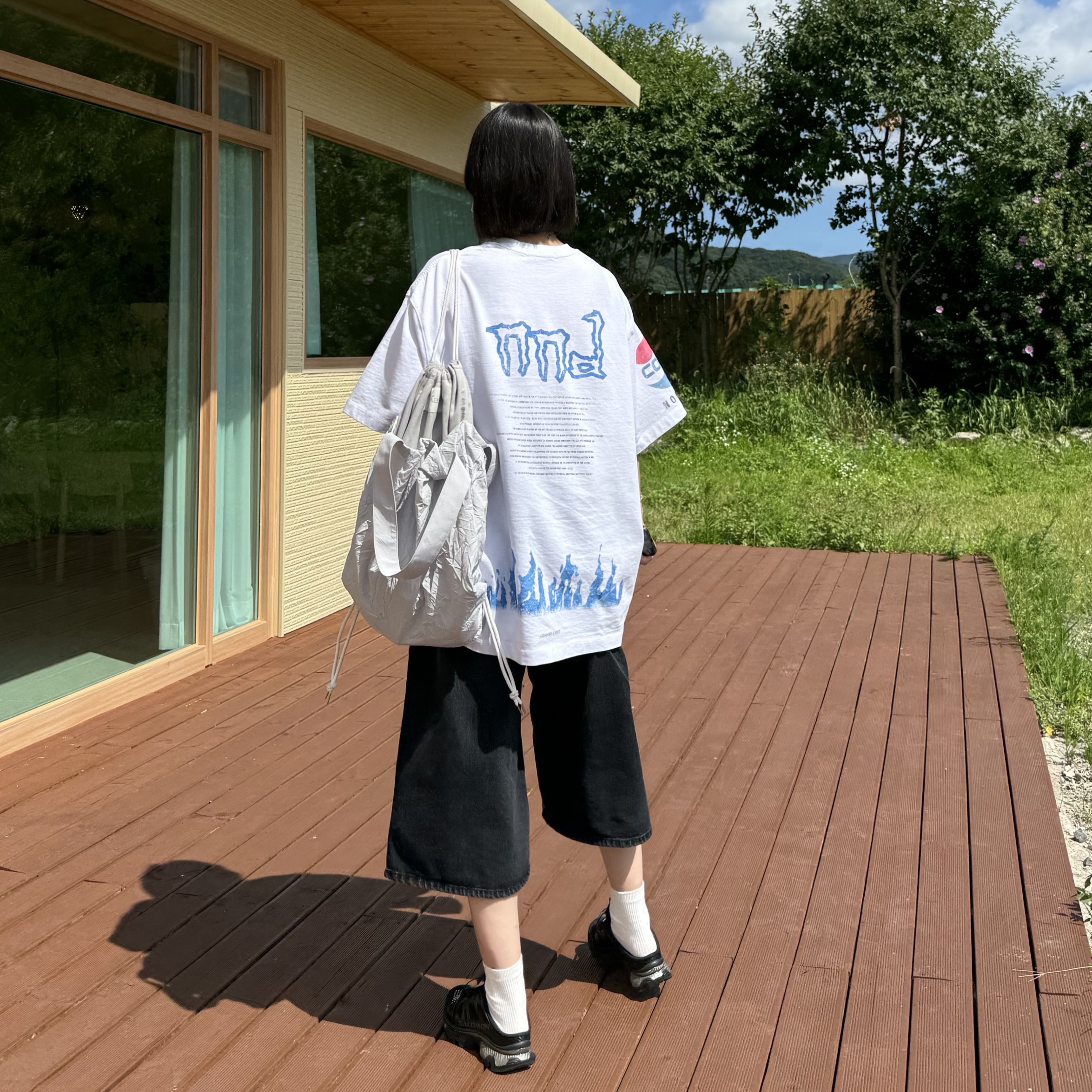 Nonnod Soft Drink T-Shirt Dirty White, Salomon x MM6 Maison Margiela XT-4 Mule Black 착용 스타일 - 1