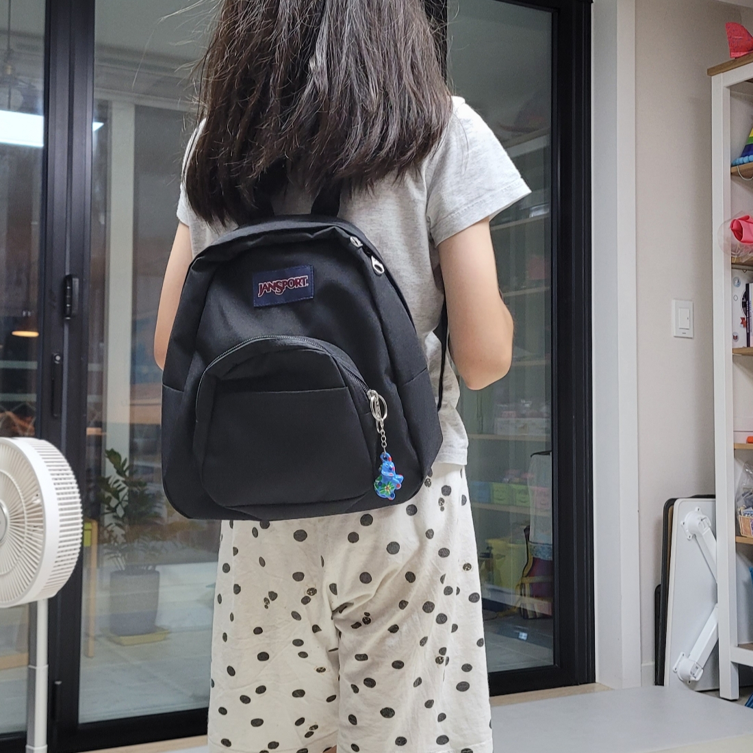 Jansport Half Pint Mini Backpack Black 착용 스타일