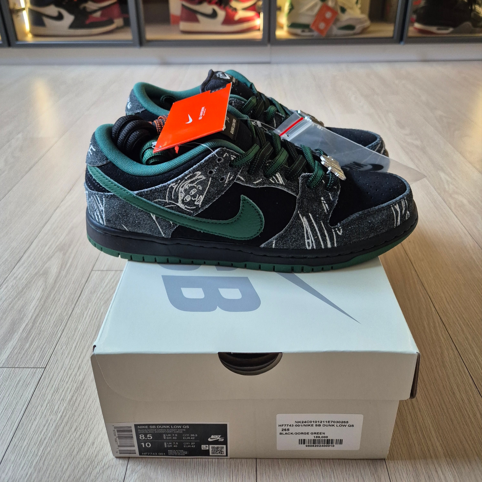 Nike x There SB Dunk Low Pro Anthracite and Gorge Green 착용 스타일 - 3