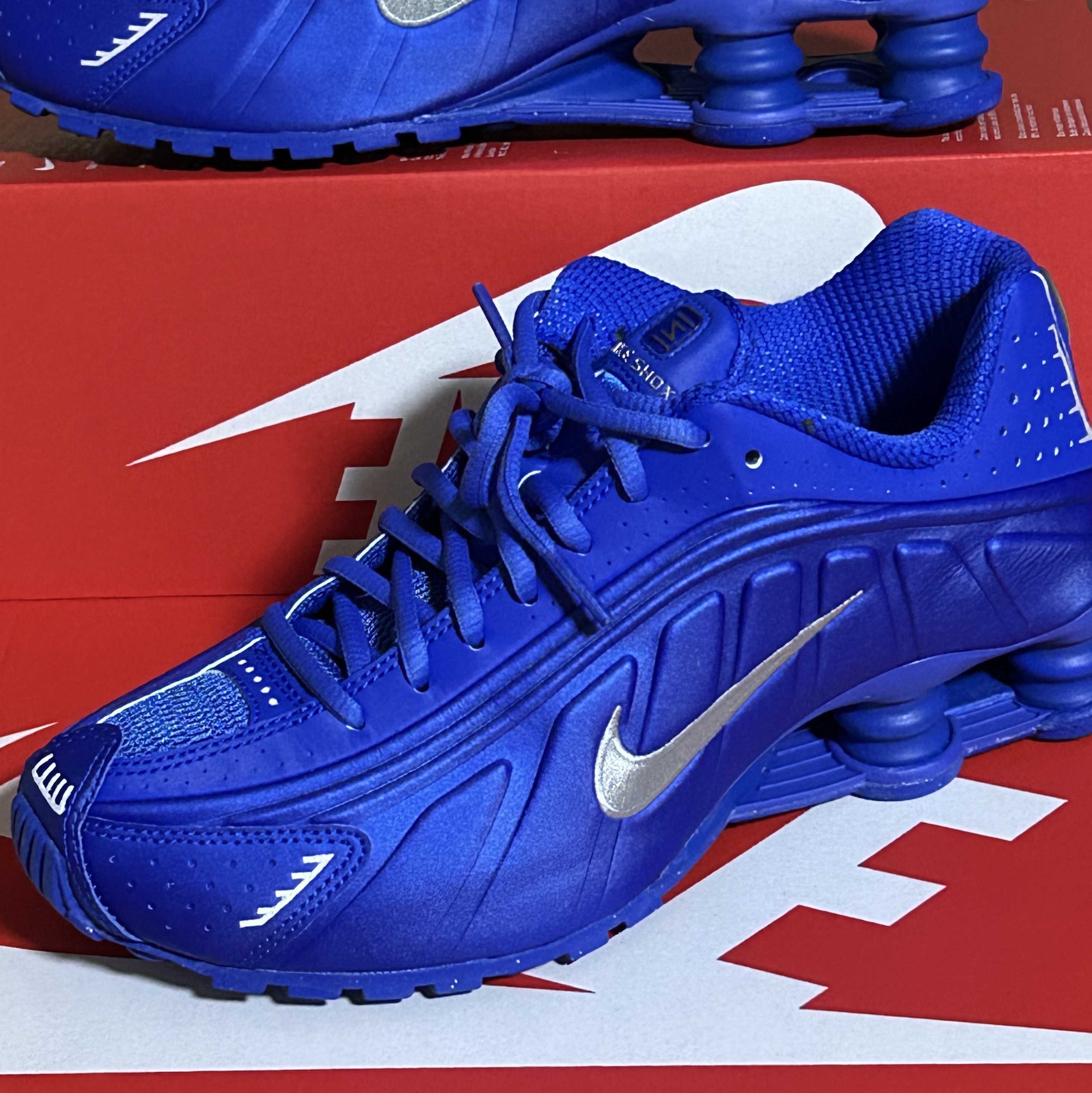 (W) Nike Shox R4 Racer Blue and Metallic Silver 착용 스타일