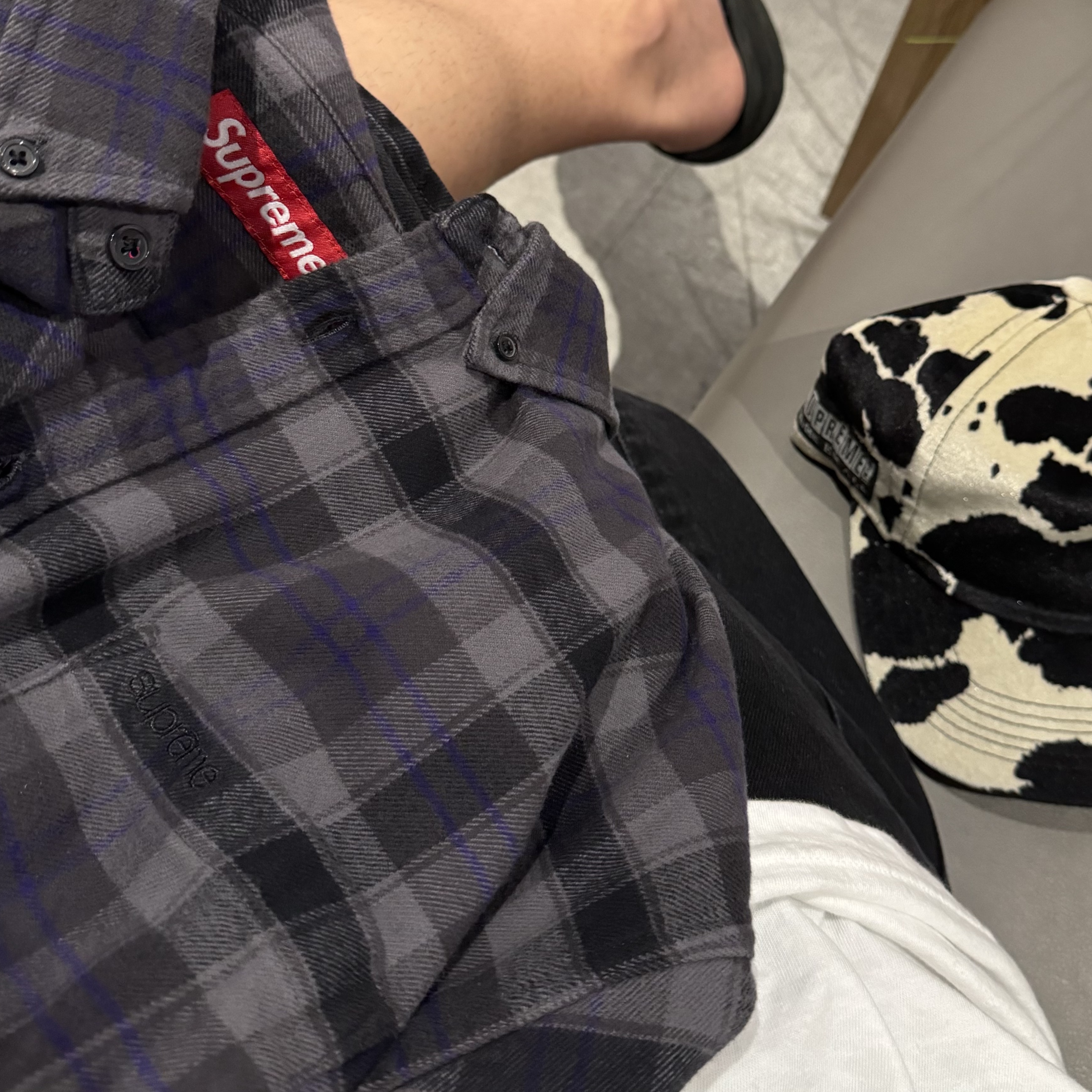 Supreme Plaid Flannel Shirt Black - 24SS, Supreme Baggy Denim Short Black - 24SS 착용 스타일 - 2