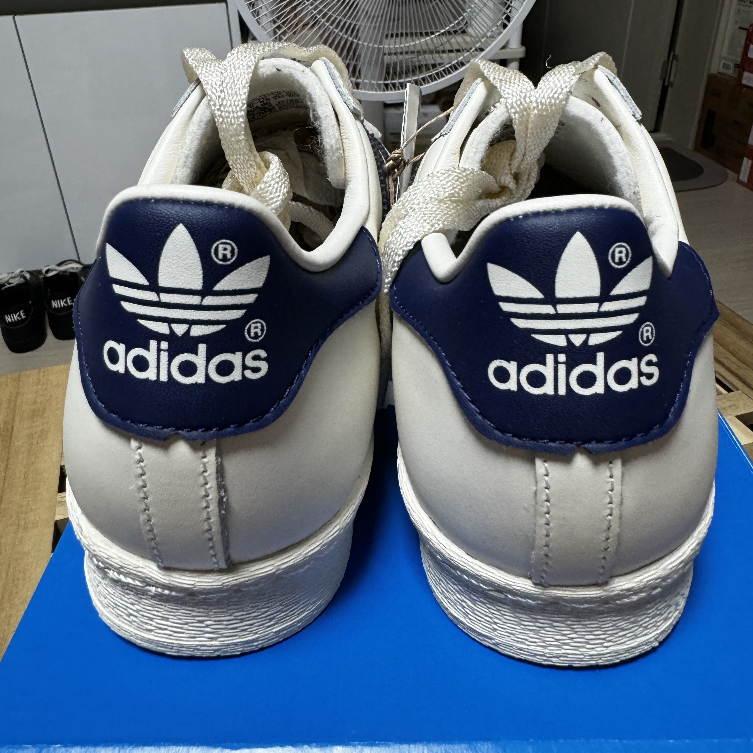 Adidas Superstar 82 White Dark Blue 착용 스타일 - 3