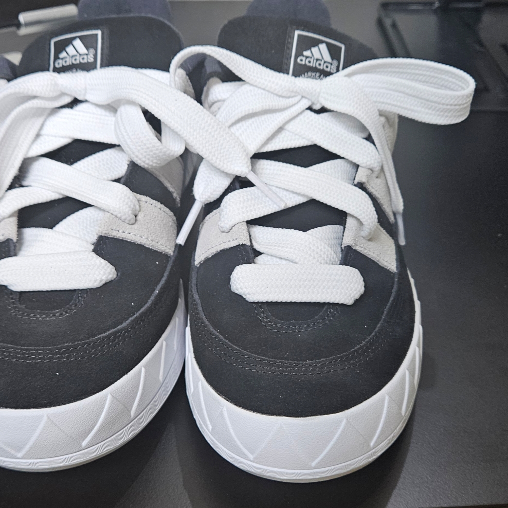 Adidas Adimatic Core Black Carbon 착용 스타일 - 4