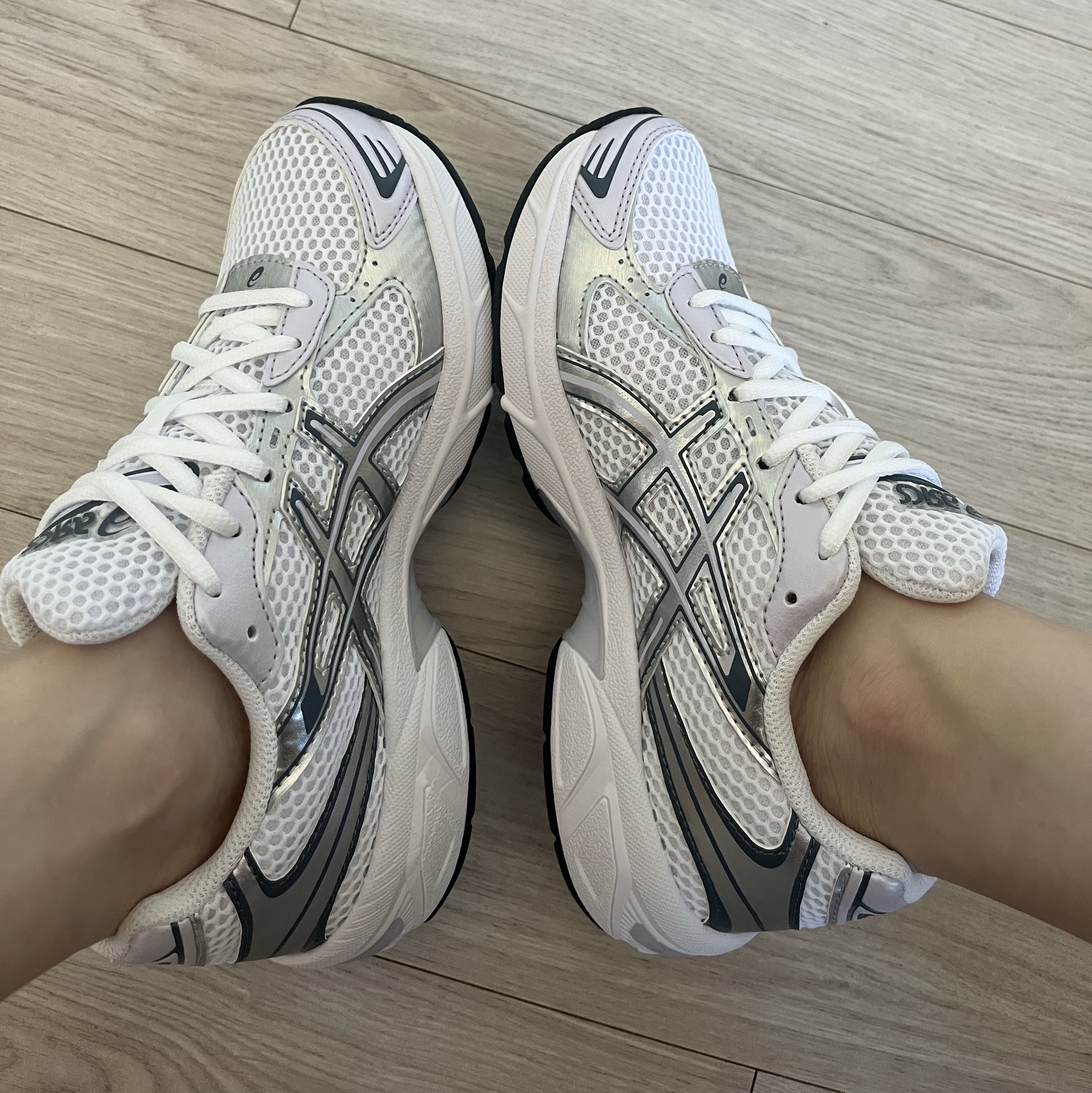 (W) Asics Gel-1130 White Faded Ash Rock 착용 스타일 - 2