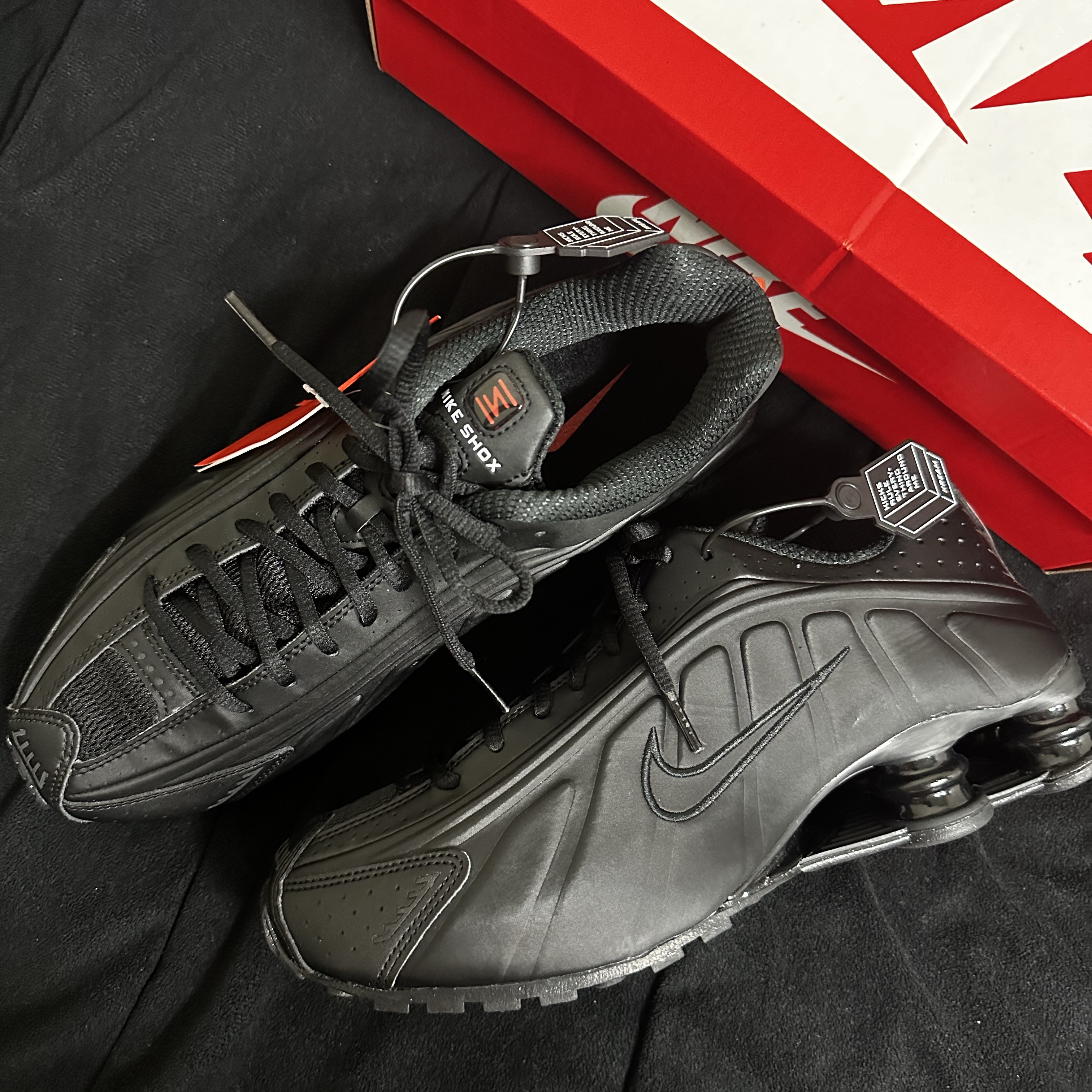 (W) Nike Shox R4 Black 착용 스타일 - 1
