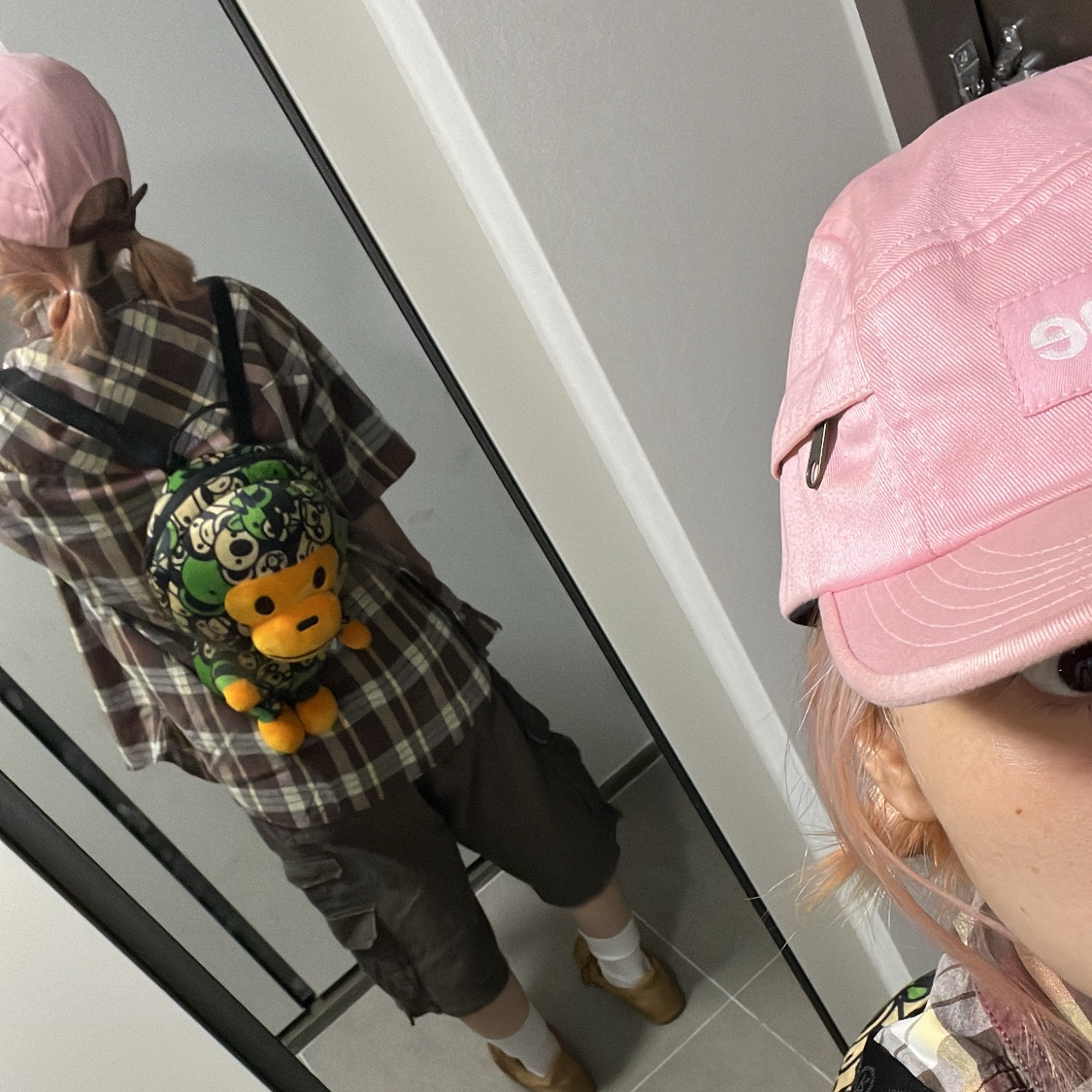 BAPE Baby Milo Plush Backpack Green, (GS) Nike Air Force 1 LV8 3 Wheat 착용 스타일 - 1