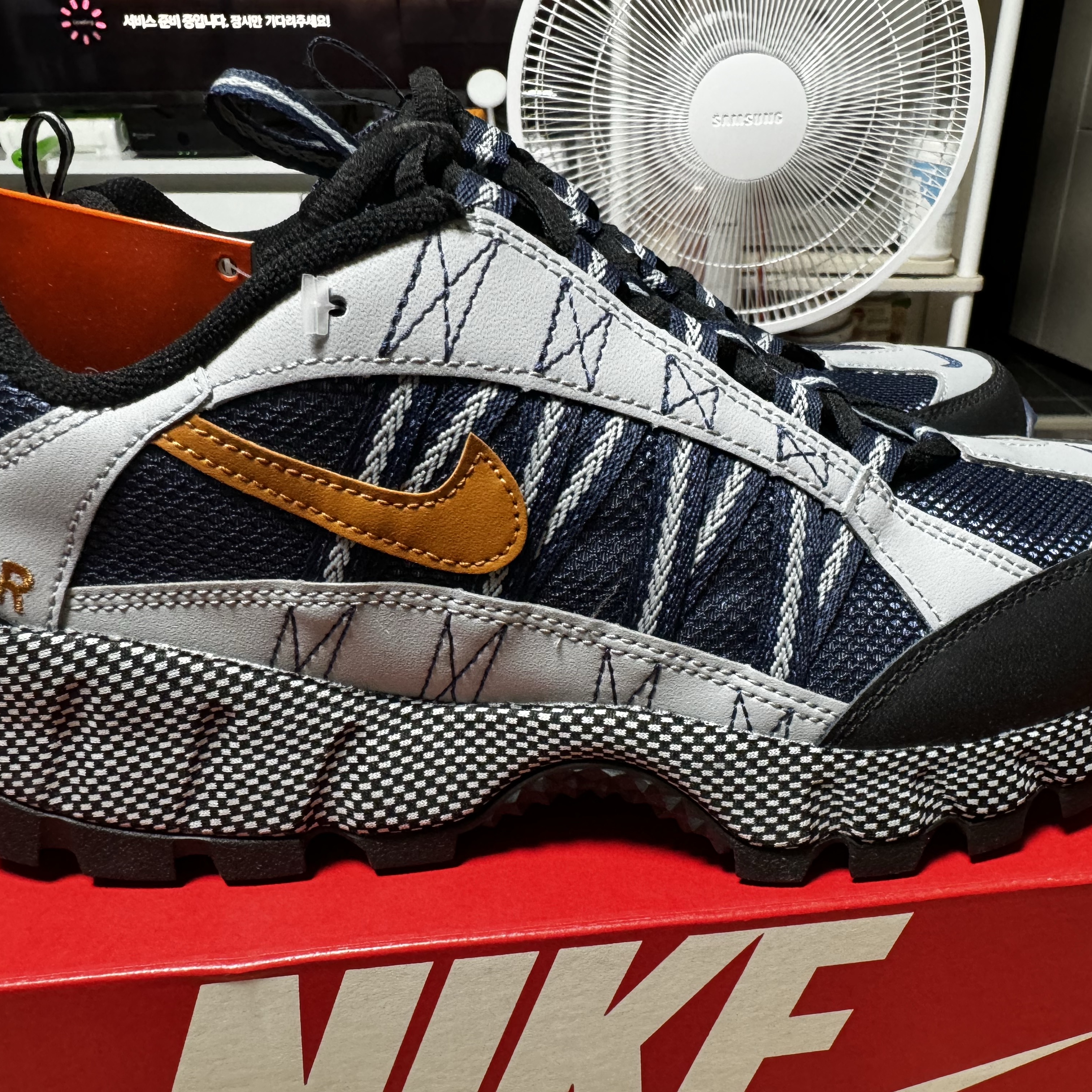 Nike Air Humara Midnight Navy and Obsidian 착용 스타일 - 3