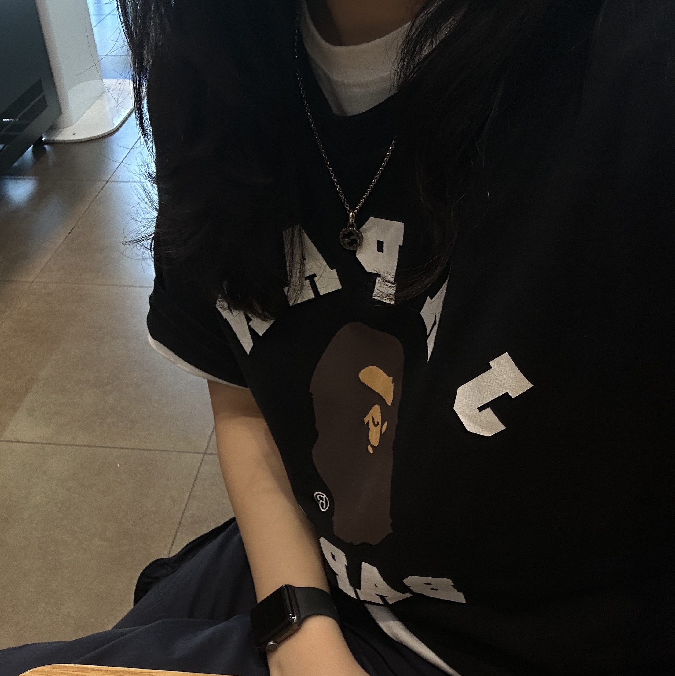 BAPE College T-Shirt Black, Gucci Interlocking G Pendant Necklace Silver 착용 스타일