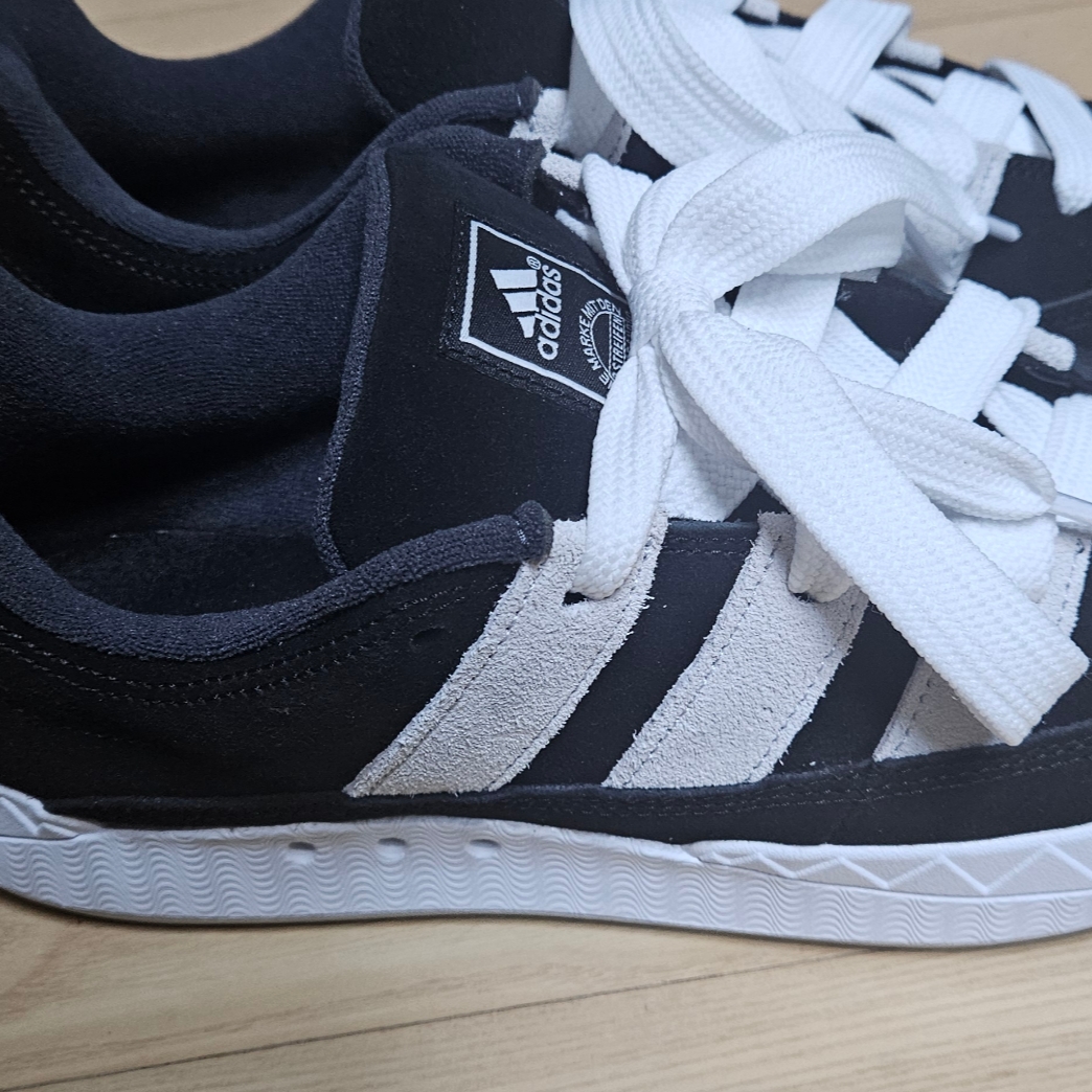 Adidas Adimatic Core Black Carbon 착용 스타일 - 2