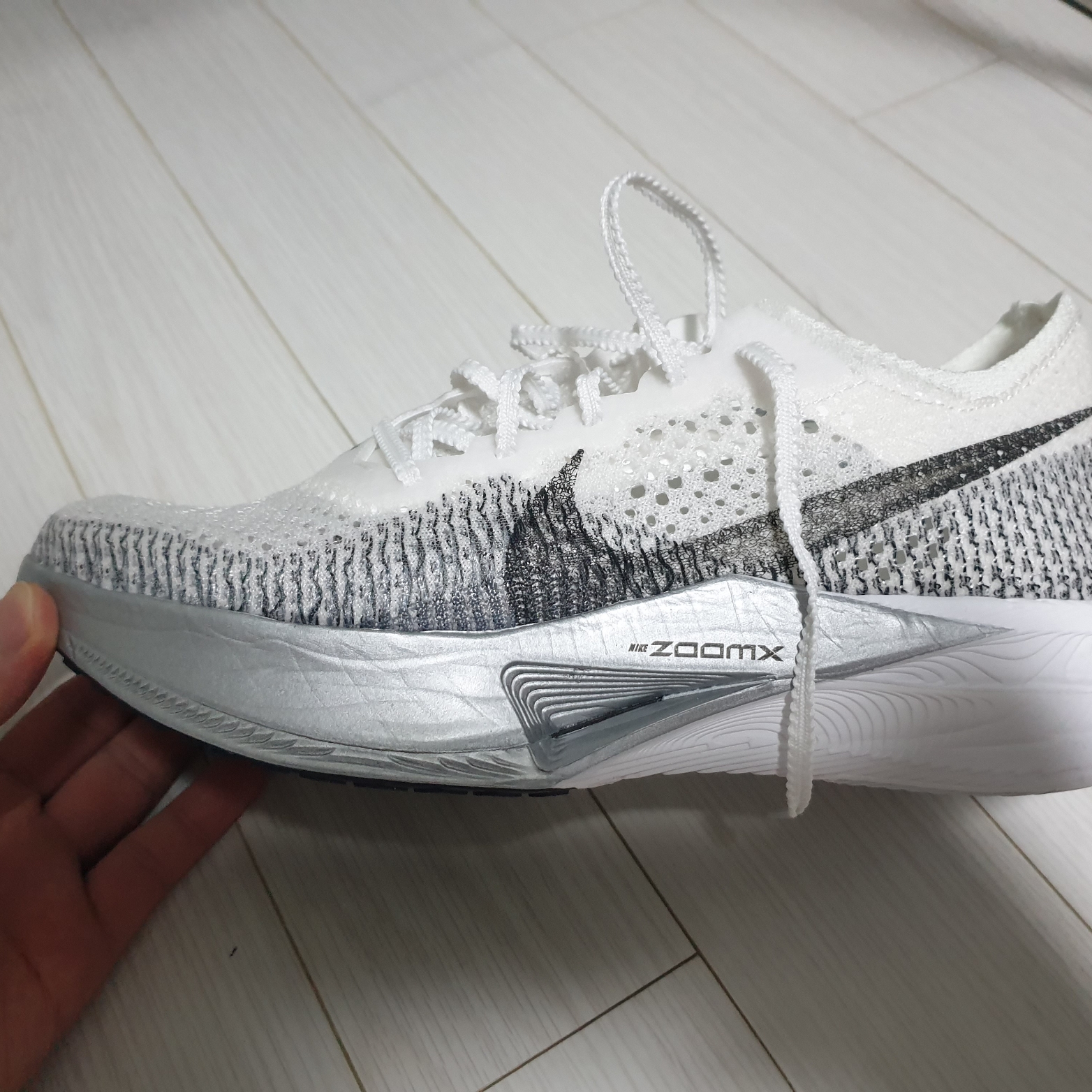 Nike ZoomX Vaporfly Next% 3 White Grey 착용 스타일 - 1