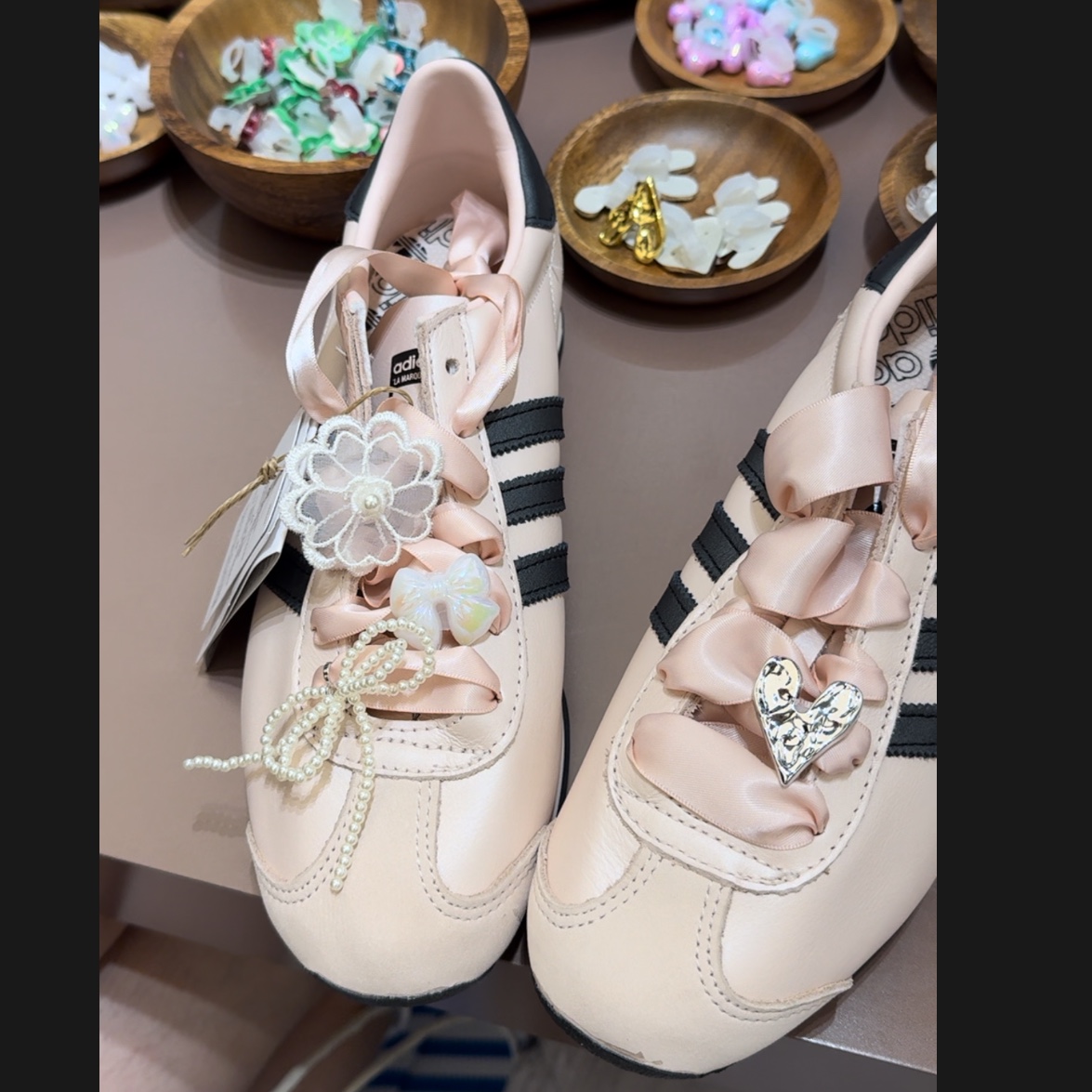 (W) Adidas Country OG Wonder Quartz Core Black 착용 스타일 - 1
