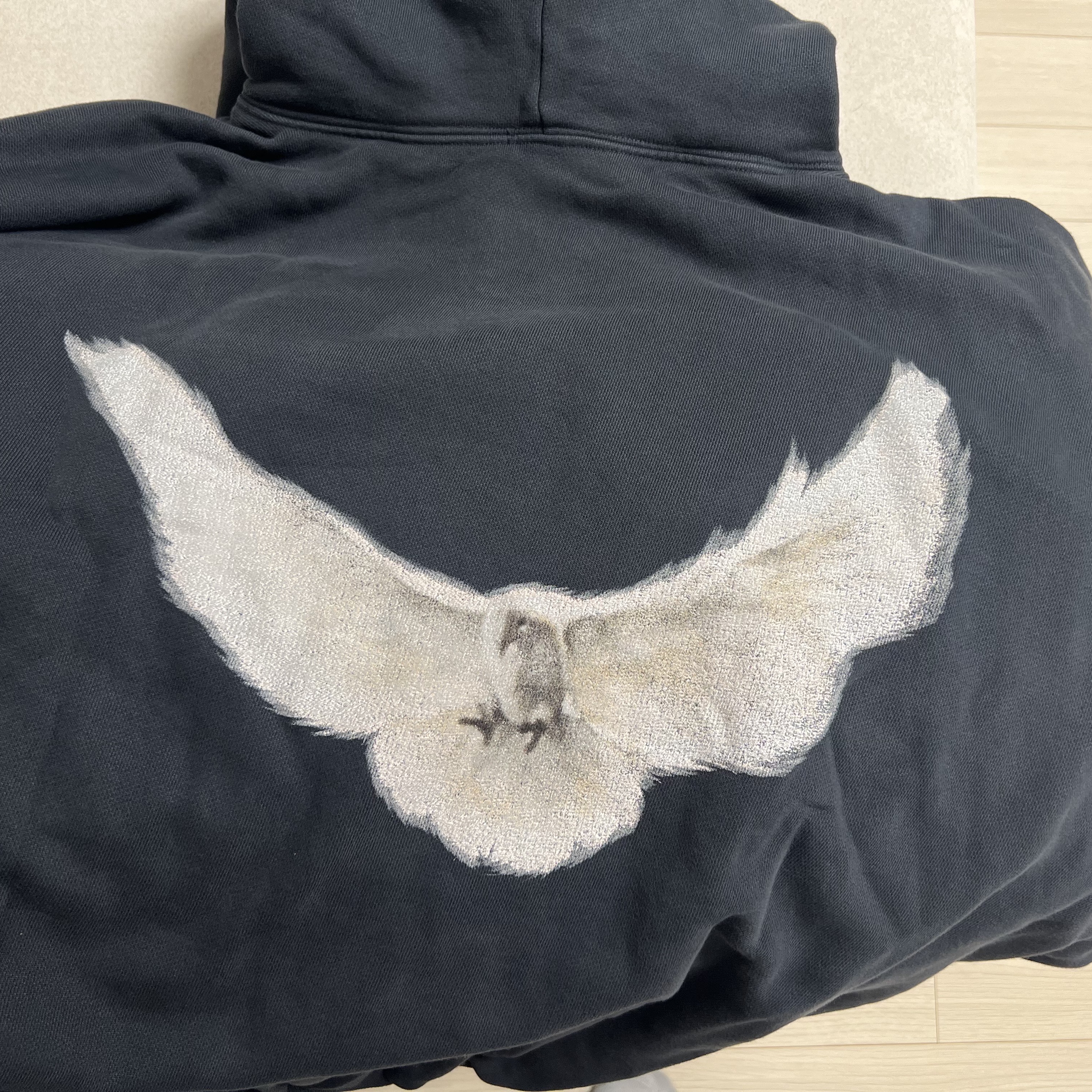 Yeezy Gap Engineered By Balenciaga Dove Hoodie Washed Black, Yeezy Gap Engineered By Balenciaga Dove Hoodie Black 착용 스타일 - 1