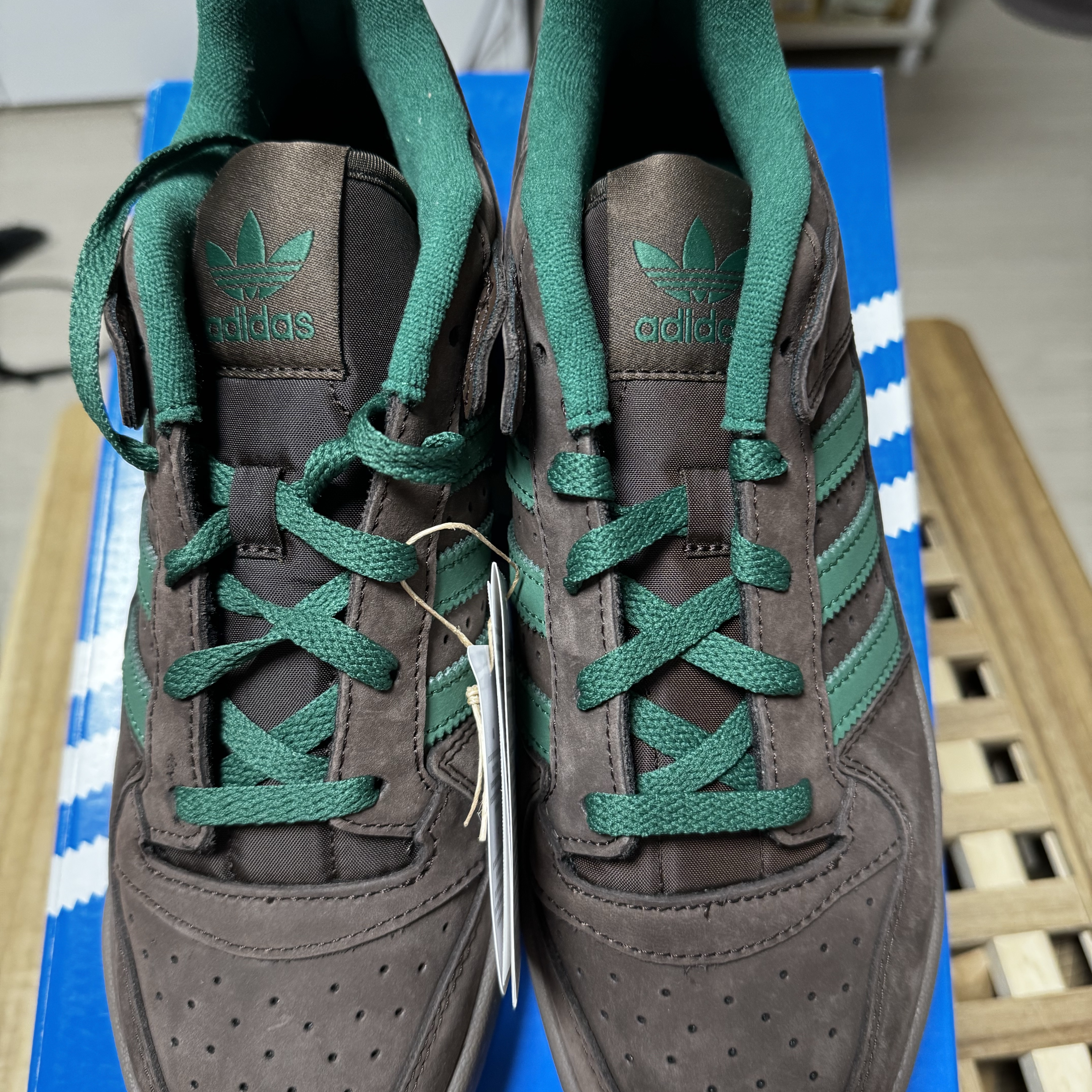 Adidas Forum Low CL Dark Brown Dark Green 착용 스타일 - 3