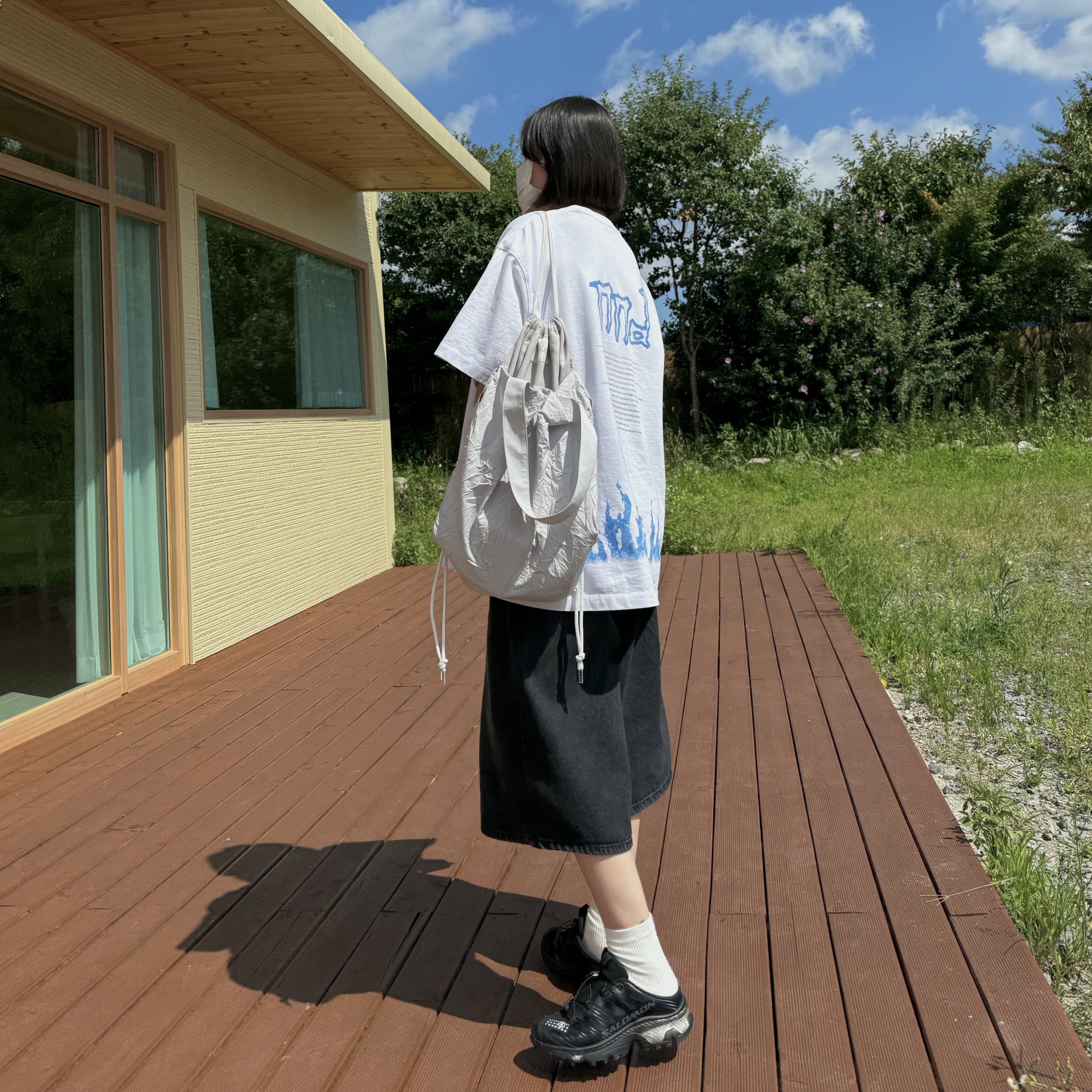 Nonnod Soft Drink T-Shirt Dirty White, Salomon x MM6 Maison Margiela XT-4 Mule Black 착용 스타일 - 2