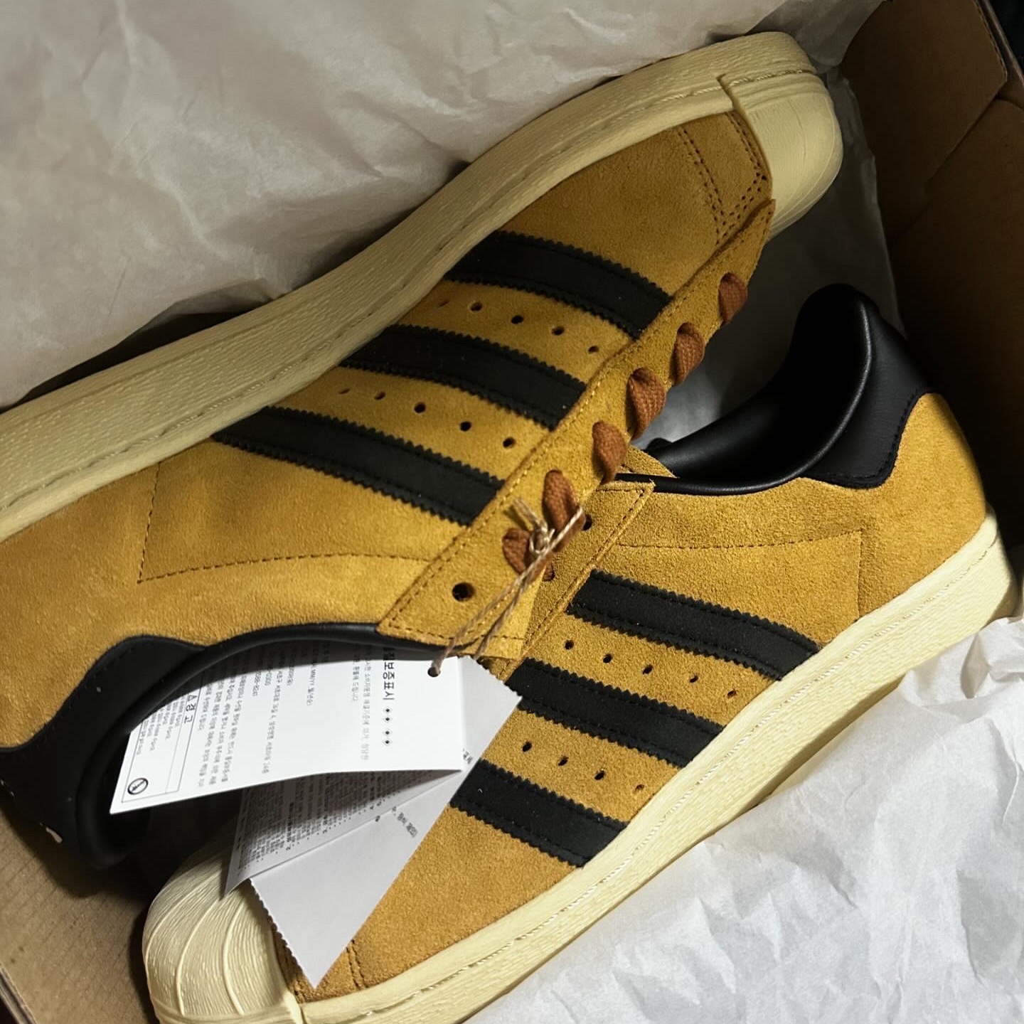 Adidas Superstar 82 Mesa Core Black 착용 스타일