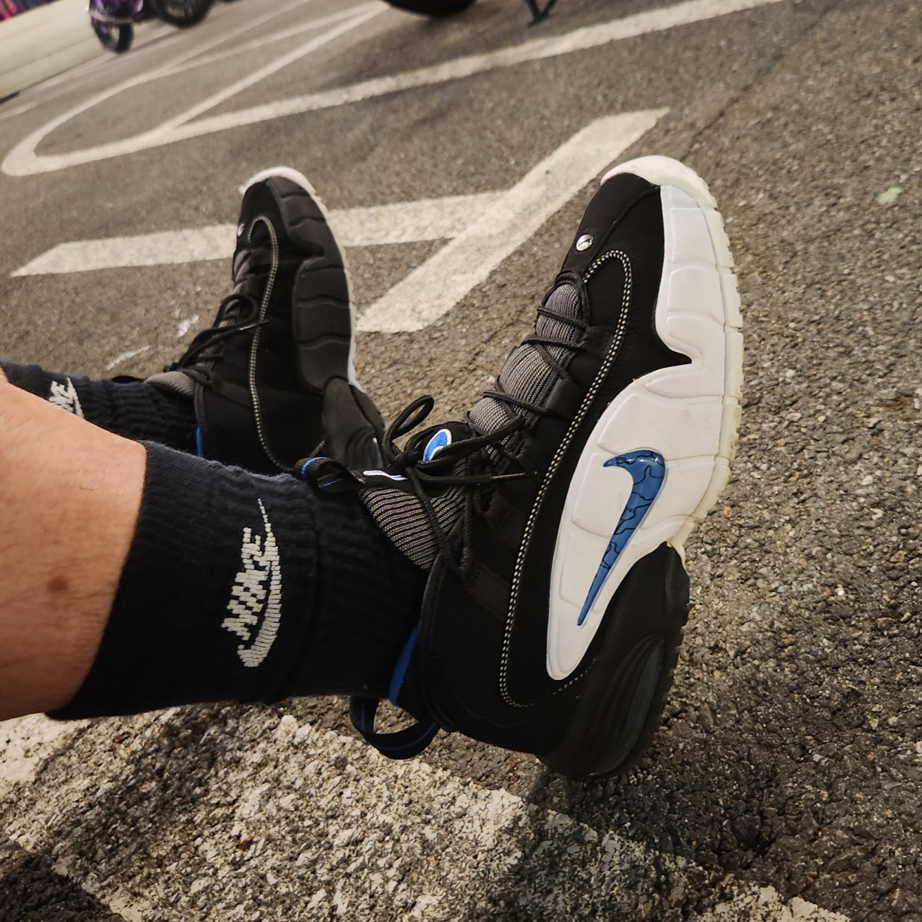 Stussy Basic Stussy T-Shirt Black 2024, 2025, Nike Air Max Penny Varsity Royal and Black 착용 스타일 - 3